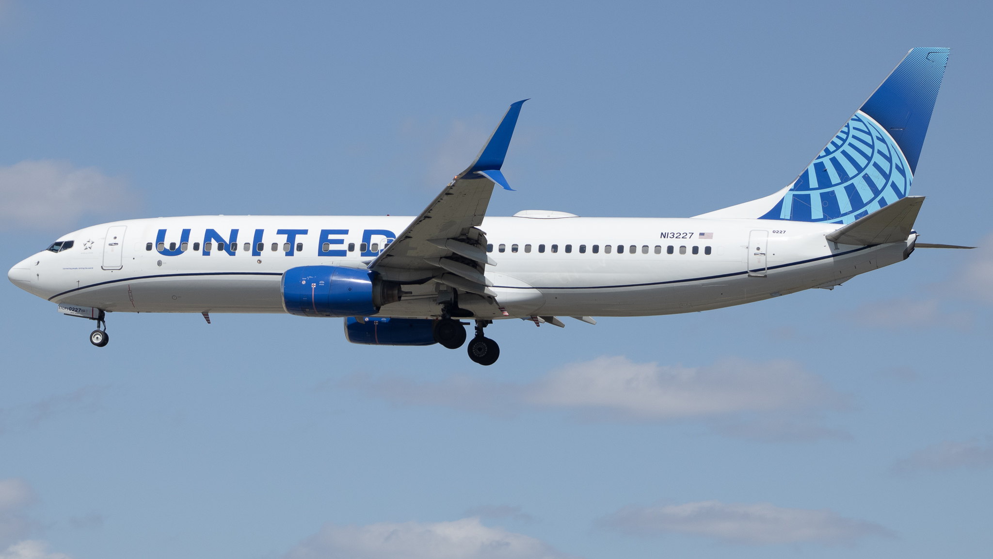 Full size: United Airlines Boeing 737-800 N13227 at Baltimore/Washington International Thurgood Marshall Airport