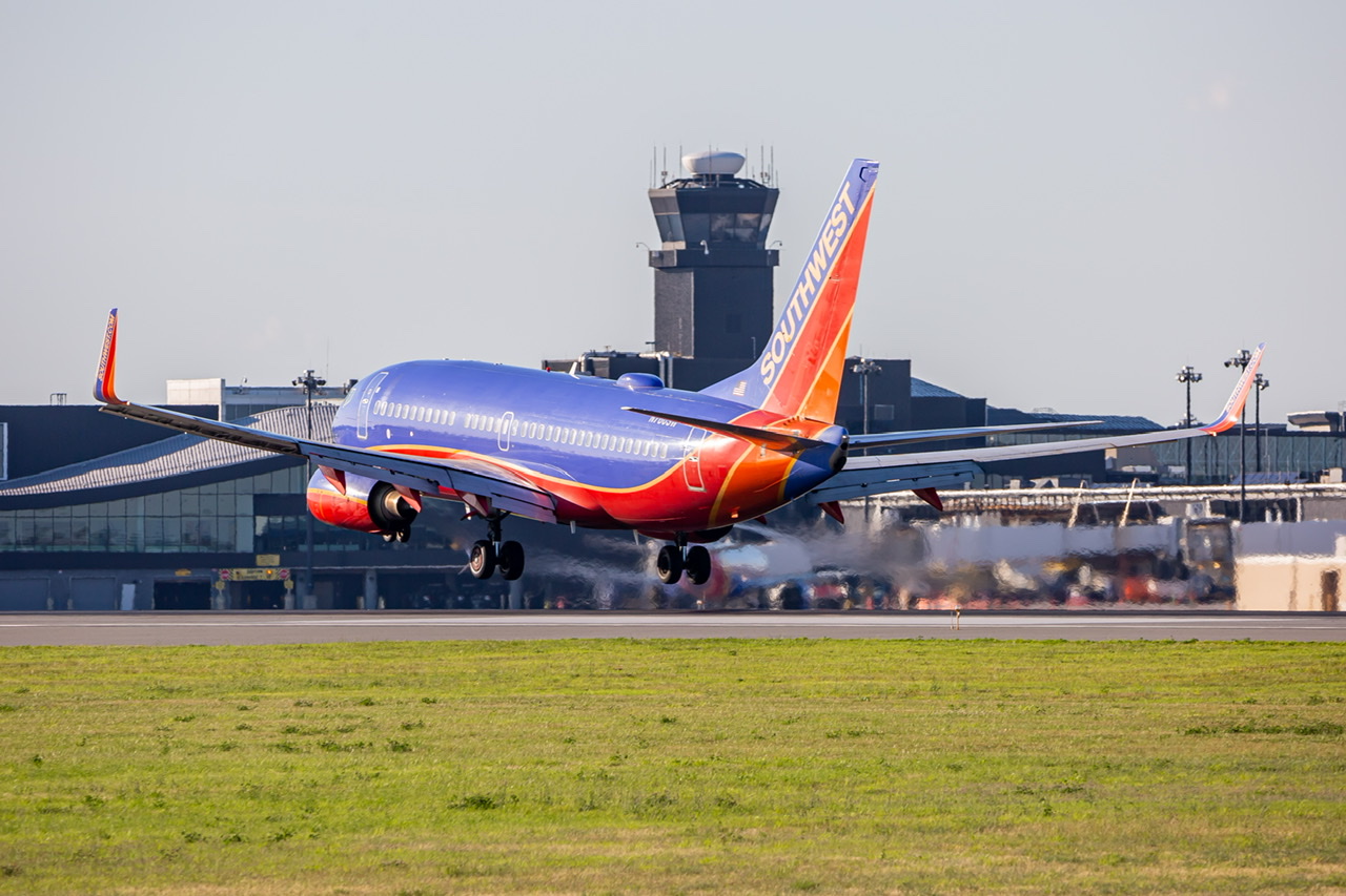 Full size: Southwest Airlines Boeing 737-700 N760SW at Baltimore/Washington International Thurgood Marshall Airport