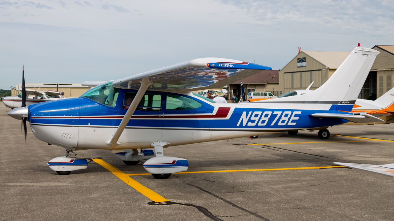 Full size: PRIVATE Cessna 182 Skylane N9878E at Delaware Municipal Airport
