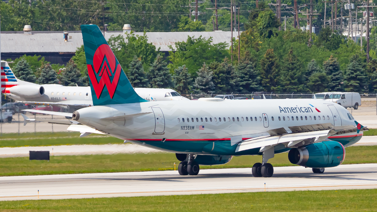 Full size: American Airlines Airbus A319 N838AW at John Glenn Columbus International Airport
