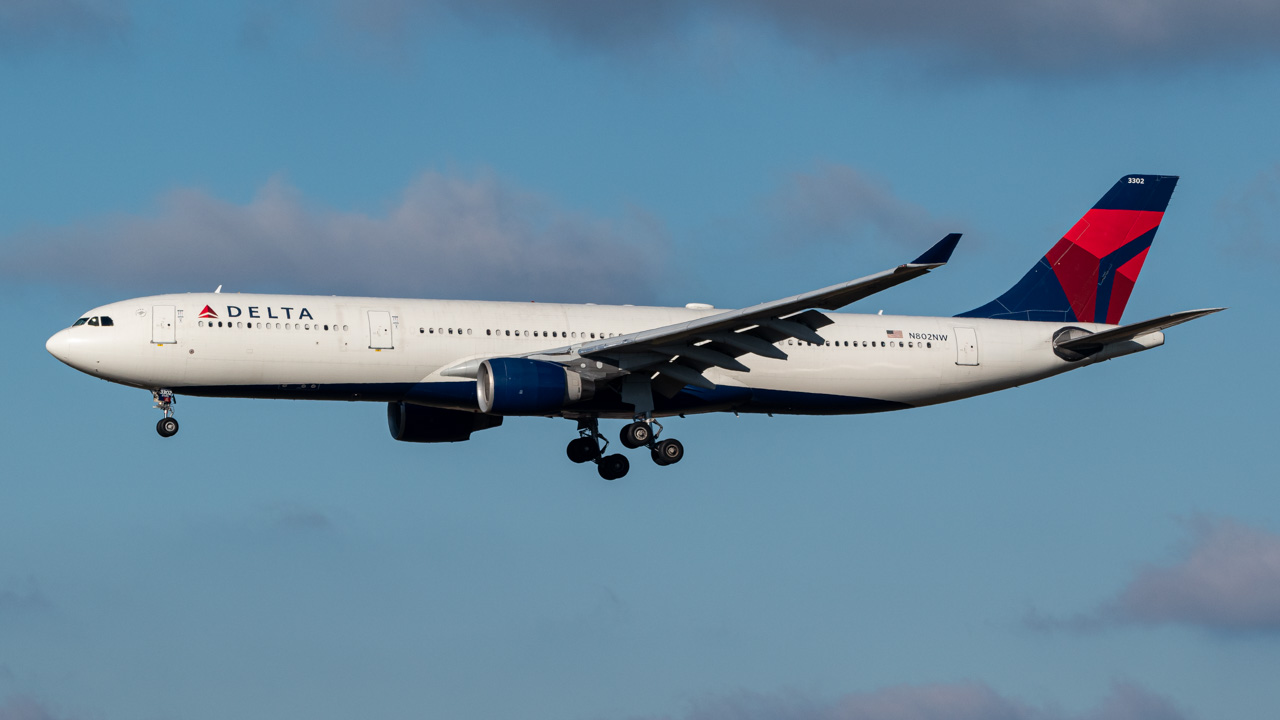 Full size: Delta Airlines Airbus A330-300 N802NW at Hartsfield-Jackson Atlanta International Airport