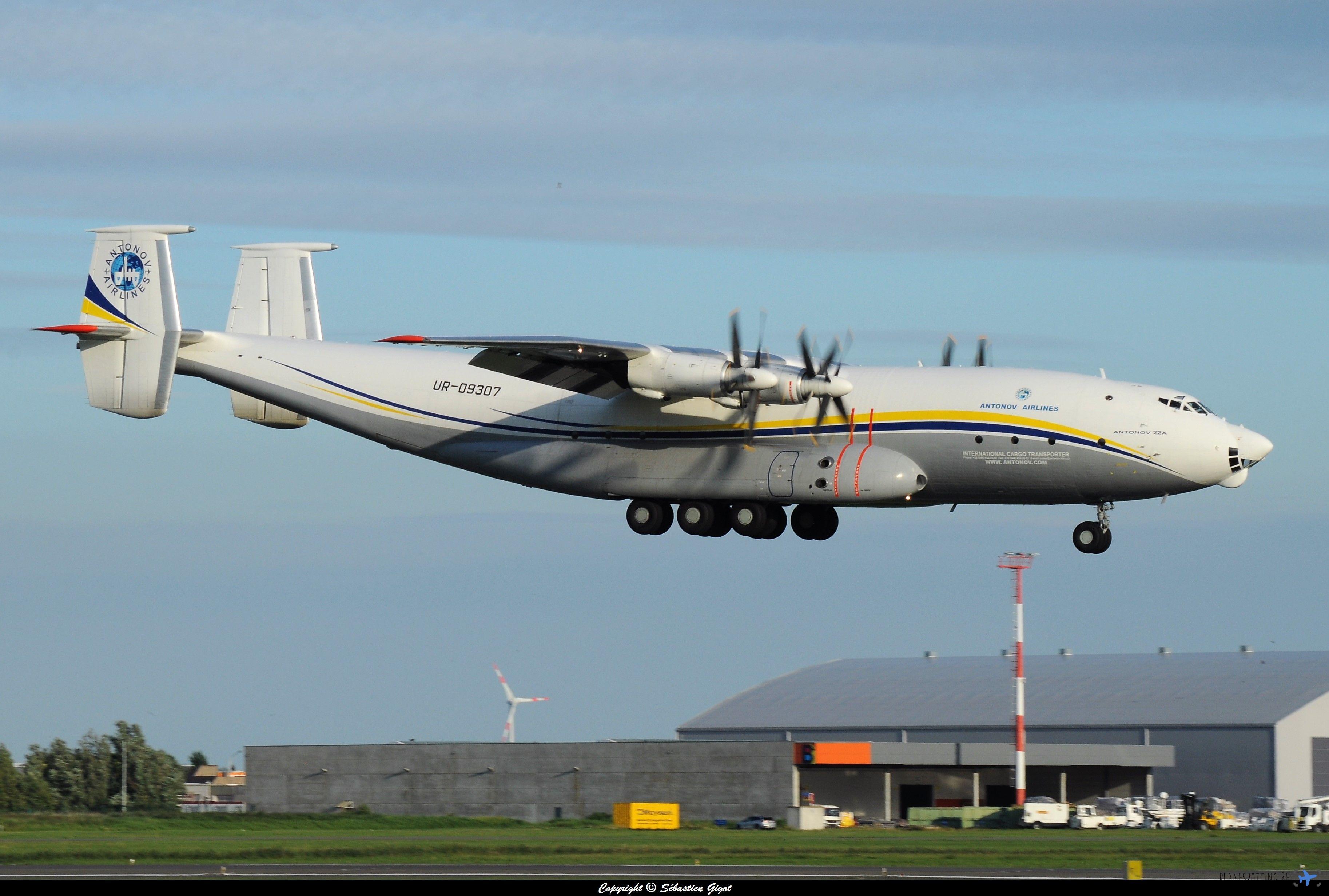 Full size: Antonov Design Bureau Antonov An-22 UR-09307 at Ostend Bruges International Airport