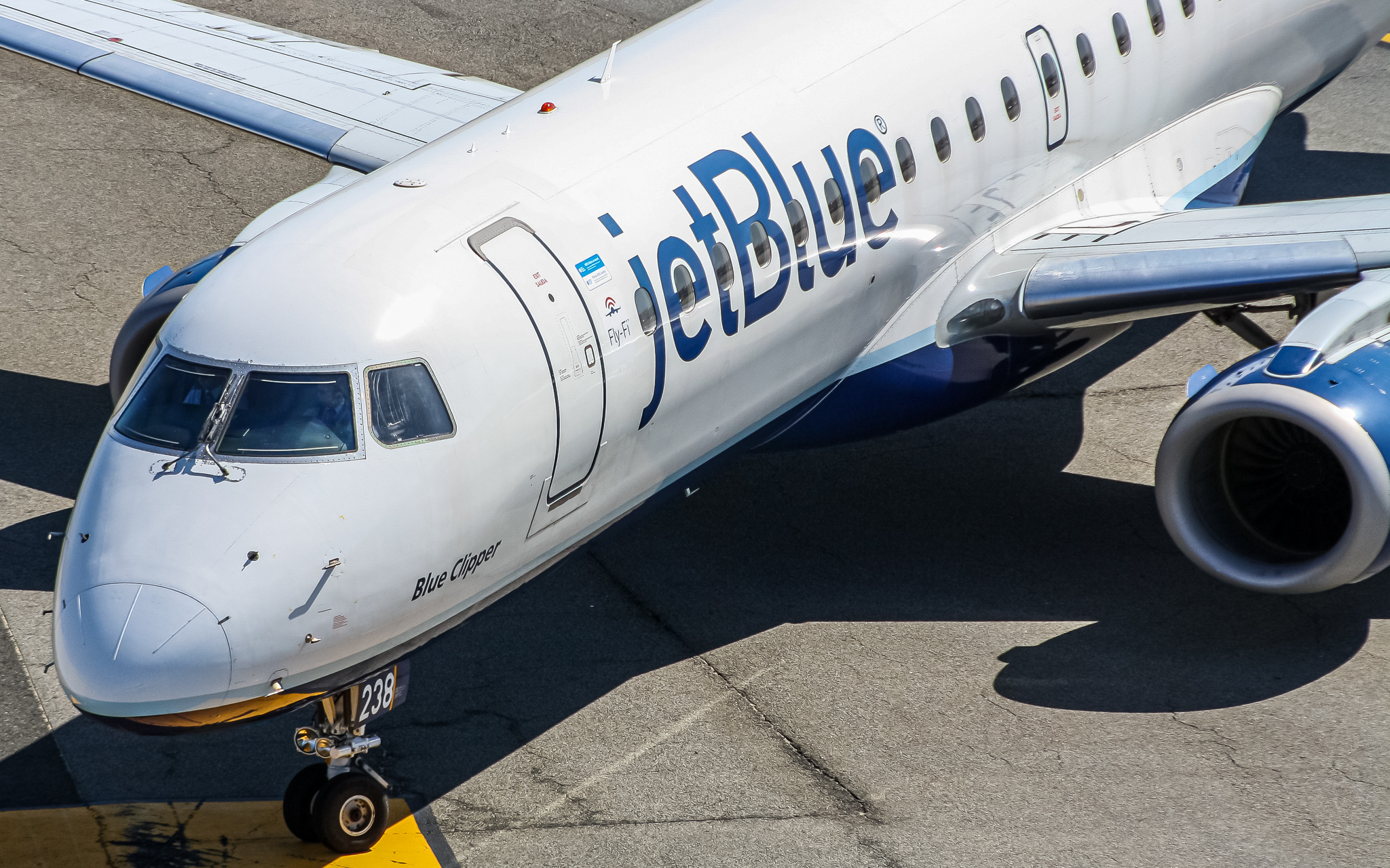 Full size: JetBlue Airways Embraer E190 N238JB at John F. Kennedy International Airport