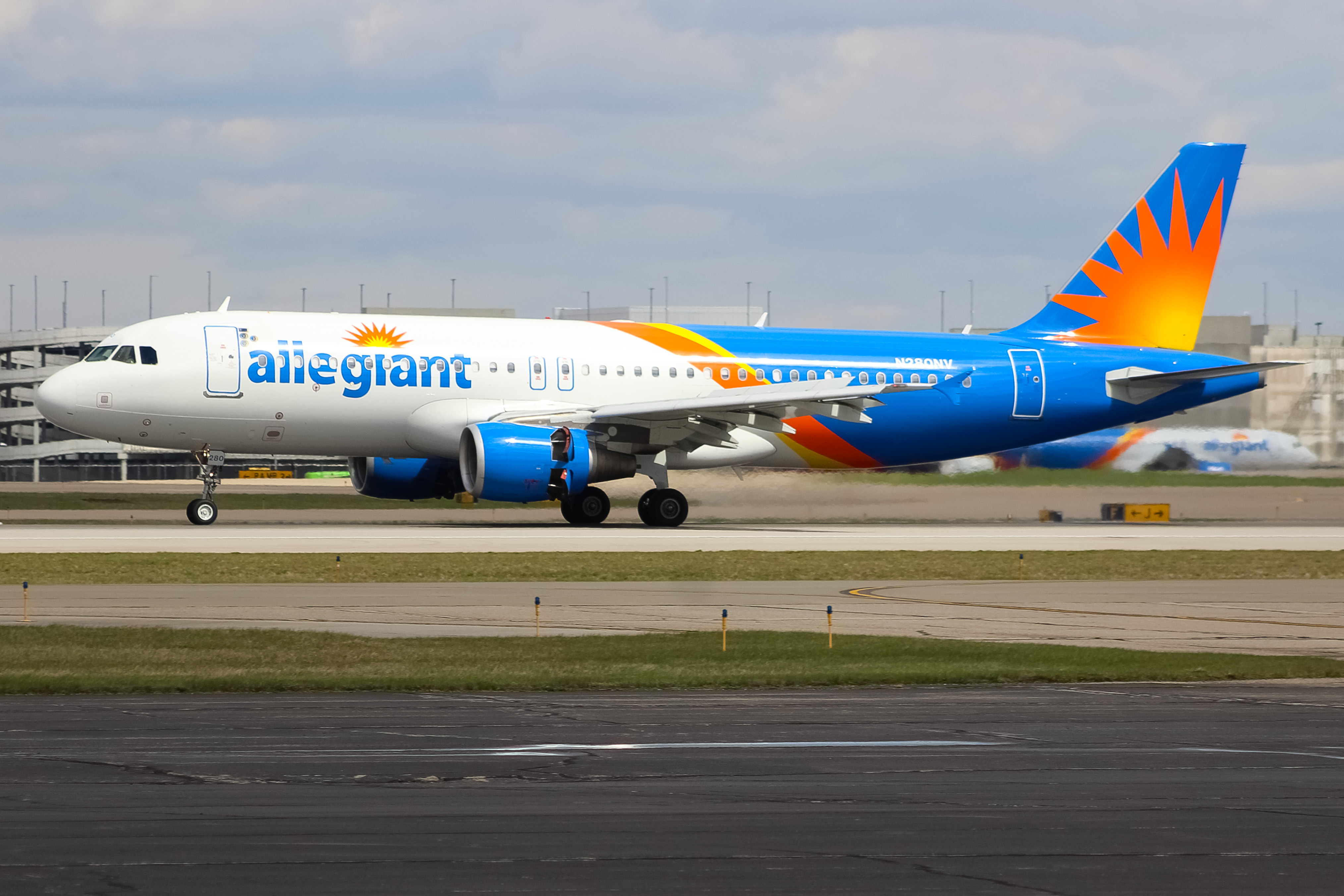 Full size: Allegiant Air Airbus A320 N280NV at Cincinnati/Northern Kentucky International Airport