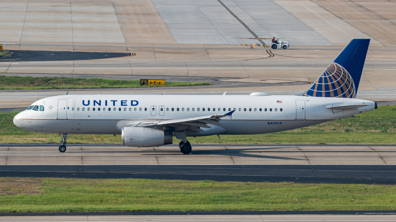 Full size: United Airlines Airbus A320 N406UA at Hartsfield-Jackson Atlanta International Airport