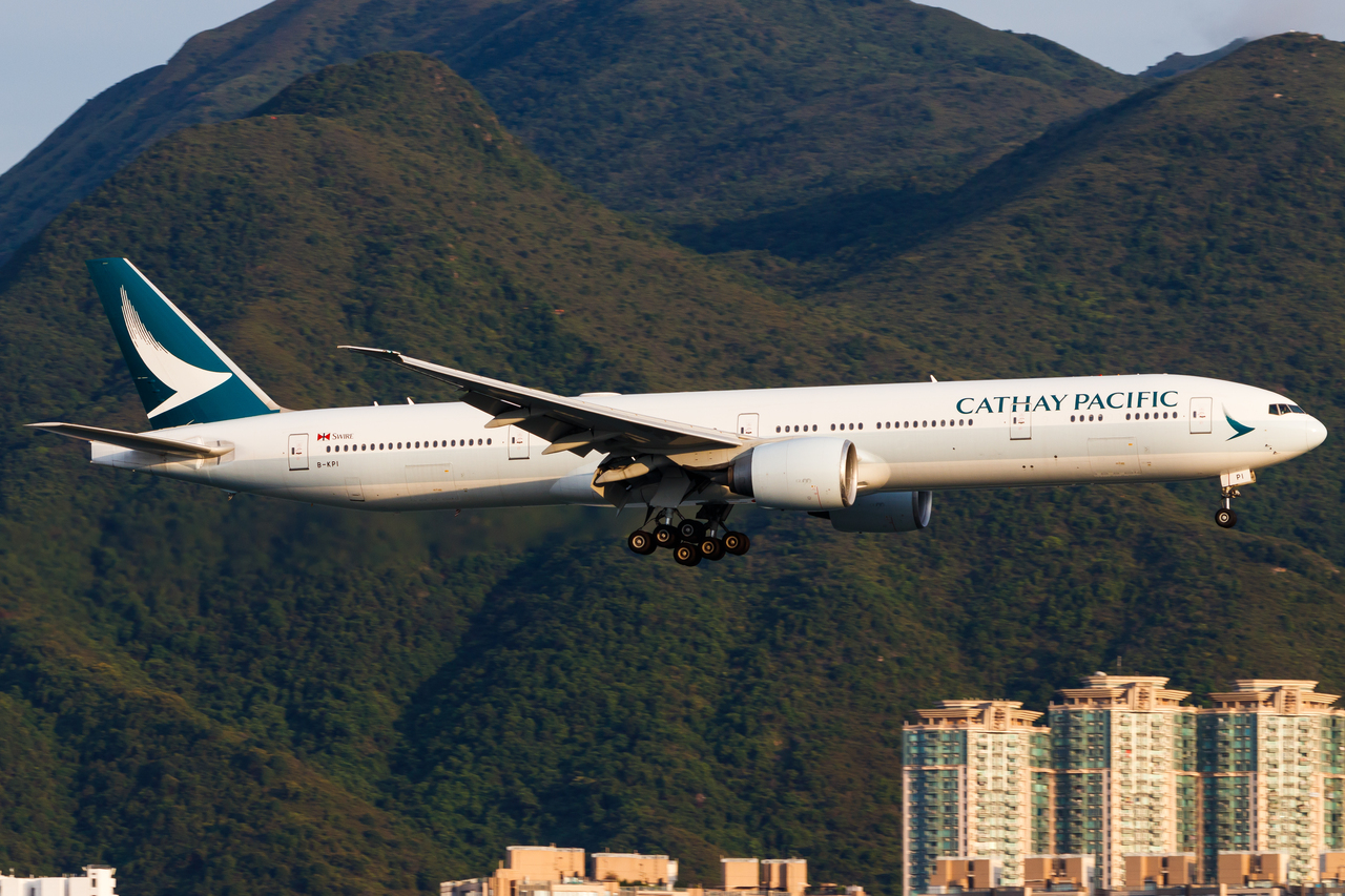 Full size: Cathay Pacific Boeing 777-300ER B-KPI at Hong Kong International Airport