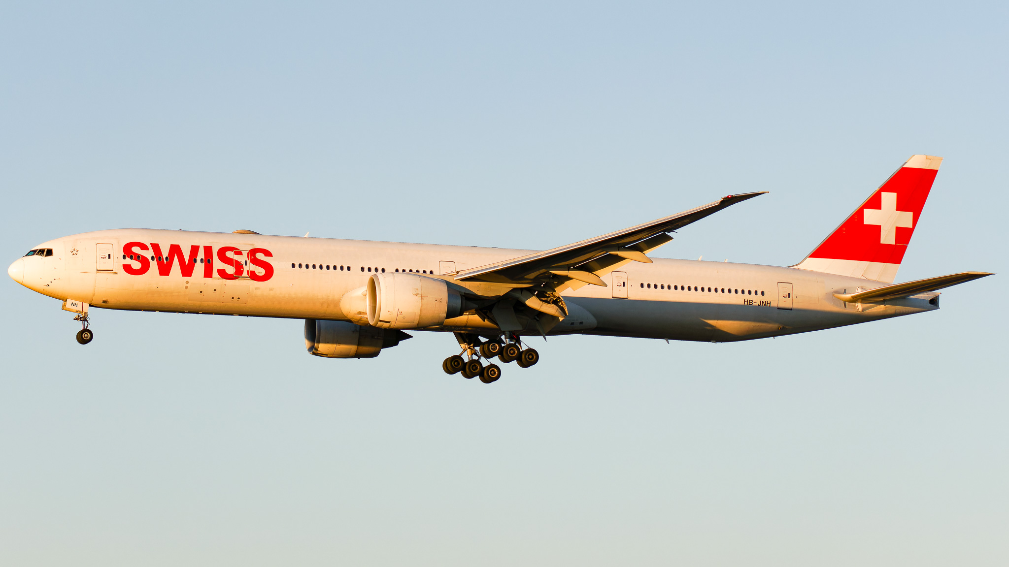 Full size: Swiss  Boeing 777-300ER HB-JNH at Miami International Airport