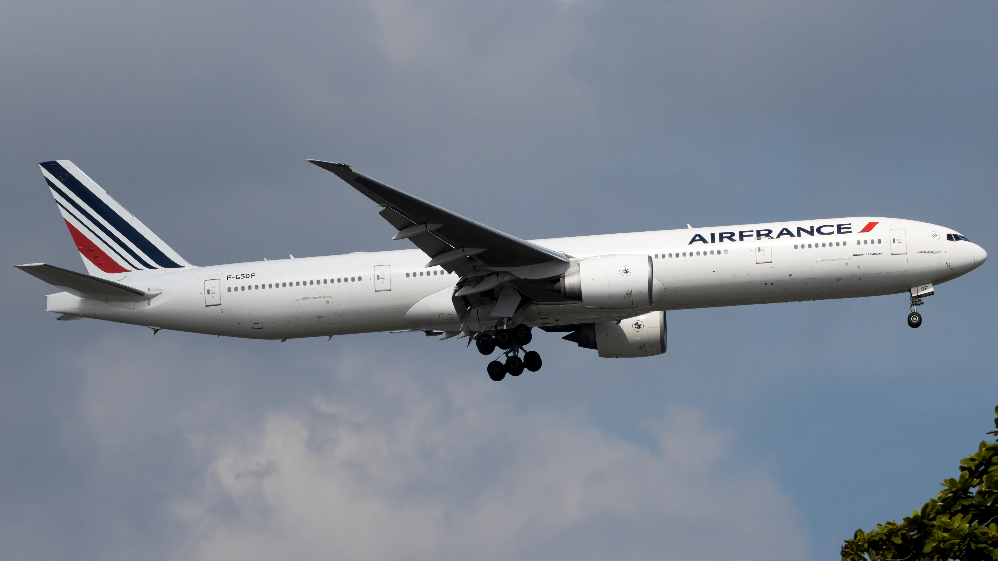 Full size: Air France Boeing 777-300ER F-GSQF at Singapore-Changi Airport