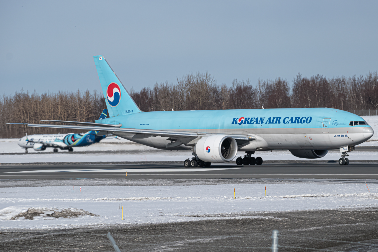 Full size: Korean Air Cargo Boeing 777-F HL8044 at Anchorage Ted Stevens International Airport