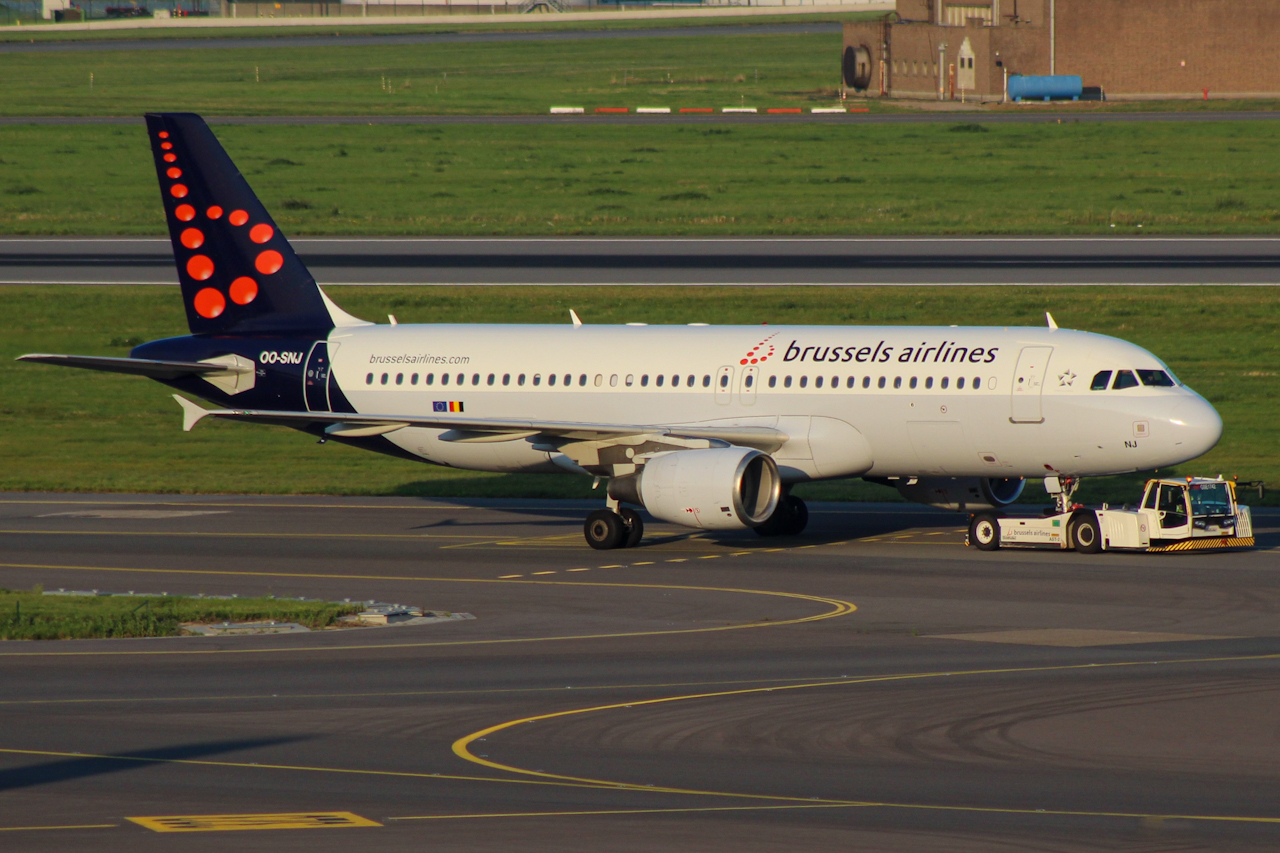 Full size: Brussels Airlines Airbus A320 OO-SNJ at Brussels Airport