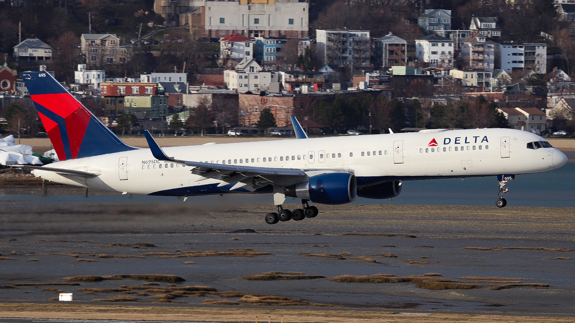 Full size: Delta Airlines Boeing 757-200 N695DL at General Edward Lawrence Logan International Airport