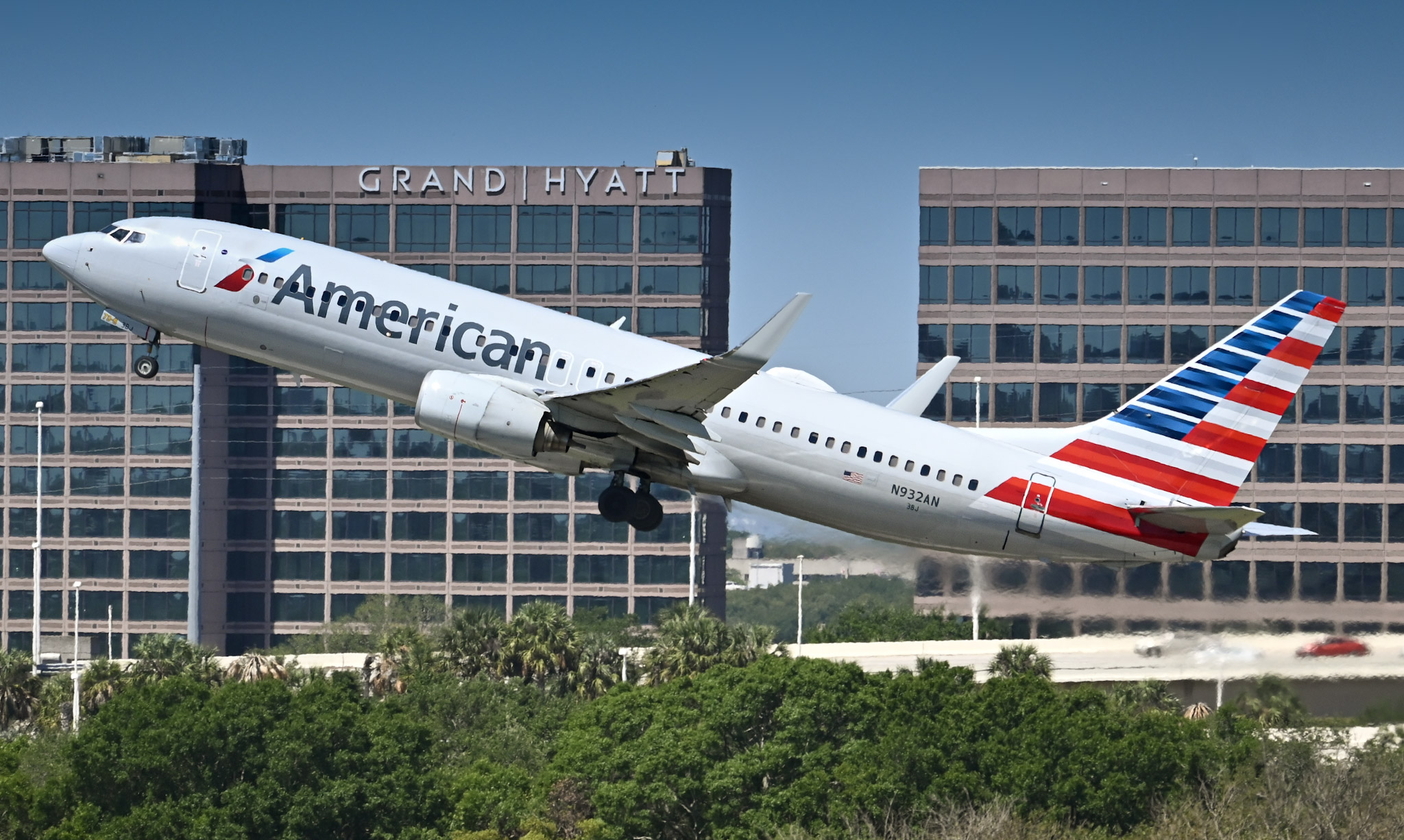 Full size: American Airlines Boeing 737-800 N932AN at Tampa International Airport