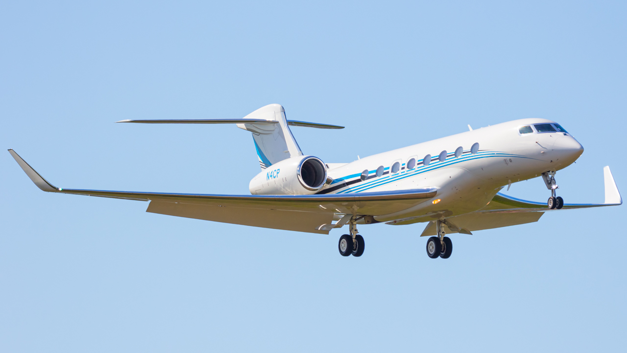 Full size: PRIVATE Gulfstream G650 N4CP at Naples Municipal Airport