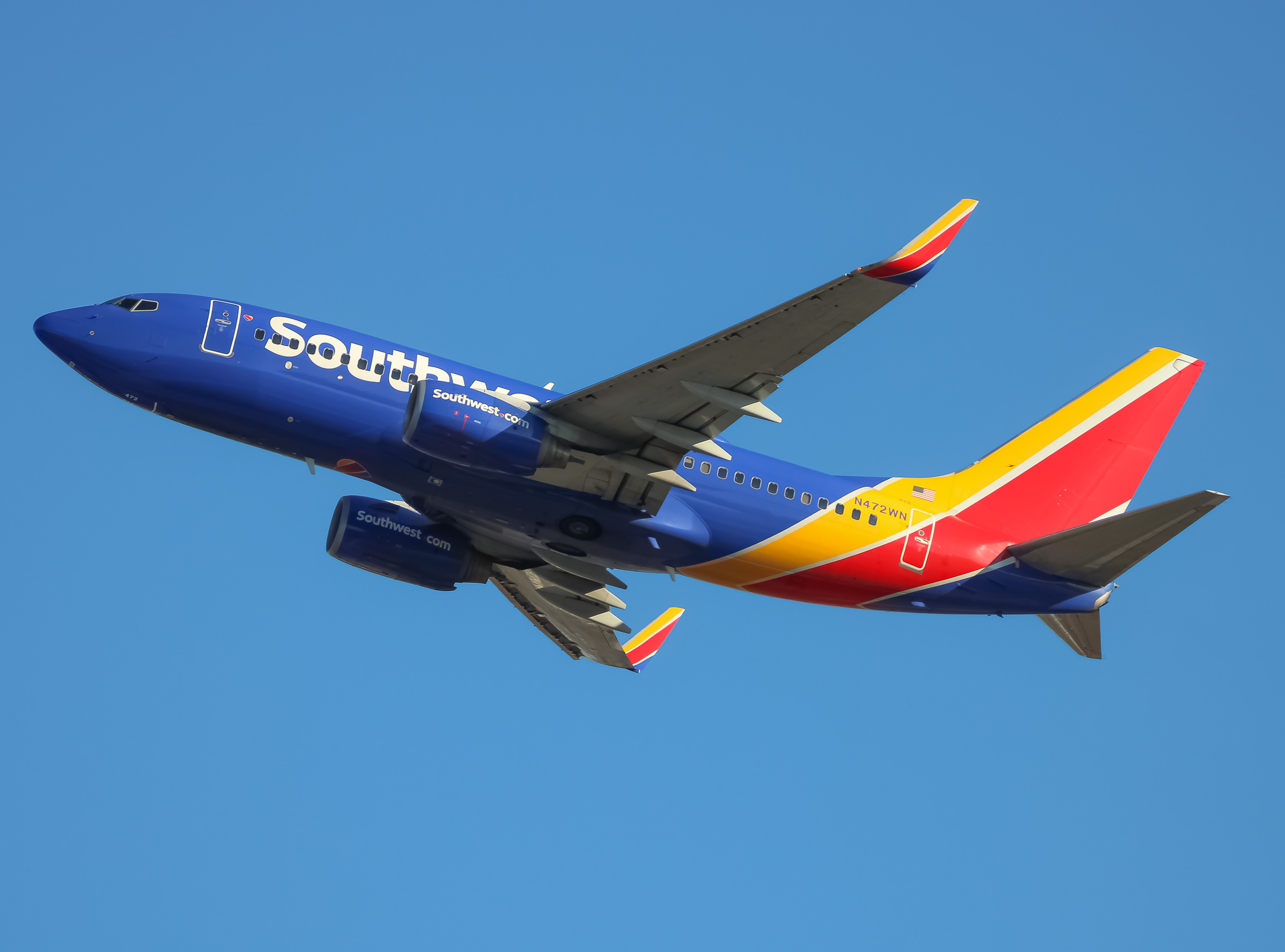 Full size: Southwest Airlines Boeing 737-700 N472WN at Baltimore/Washington International Thurgood Marshall Airport