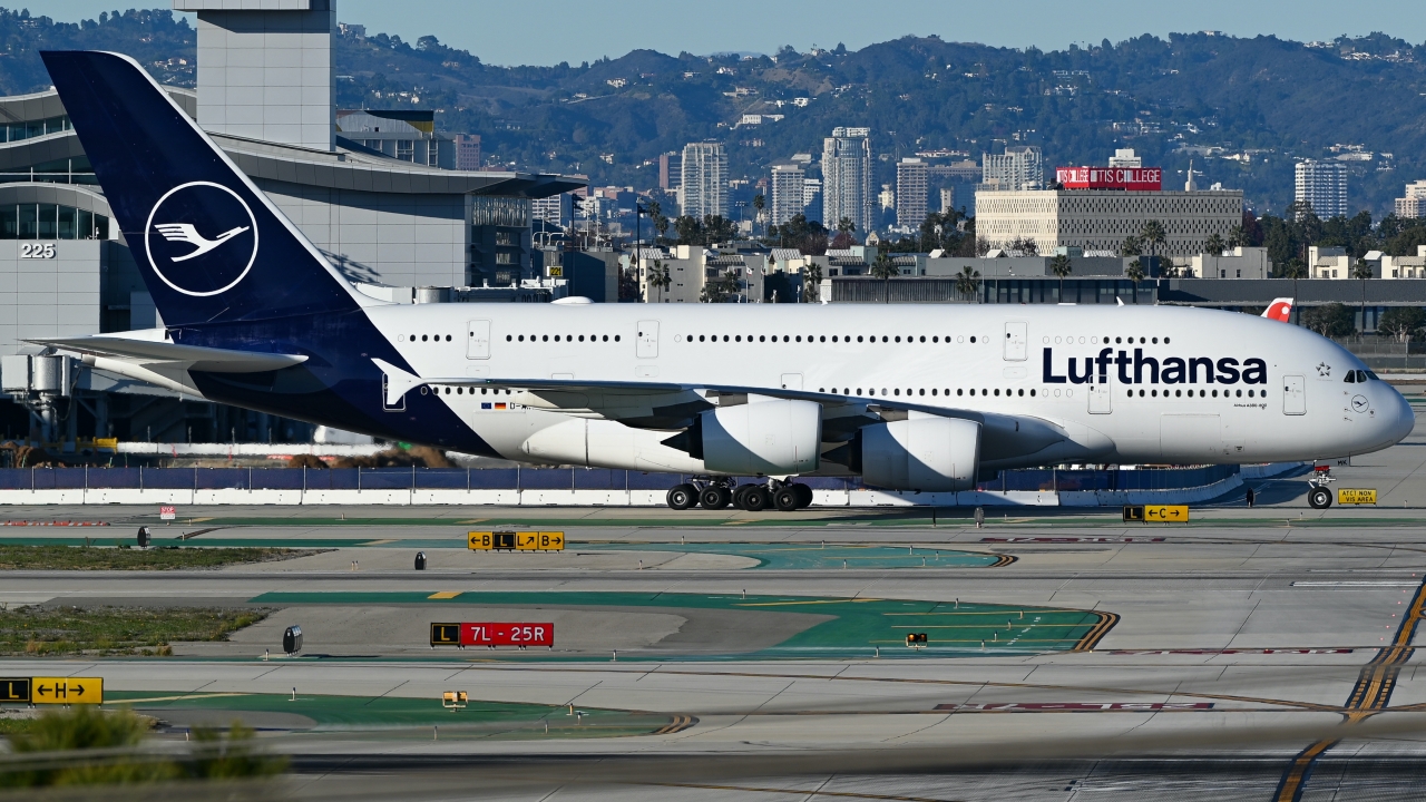 Full size: Lufthansa Airbus A380-800 D-AIMC at Los Angeles International Airport