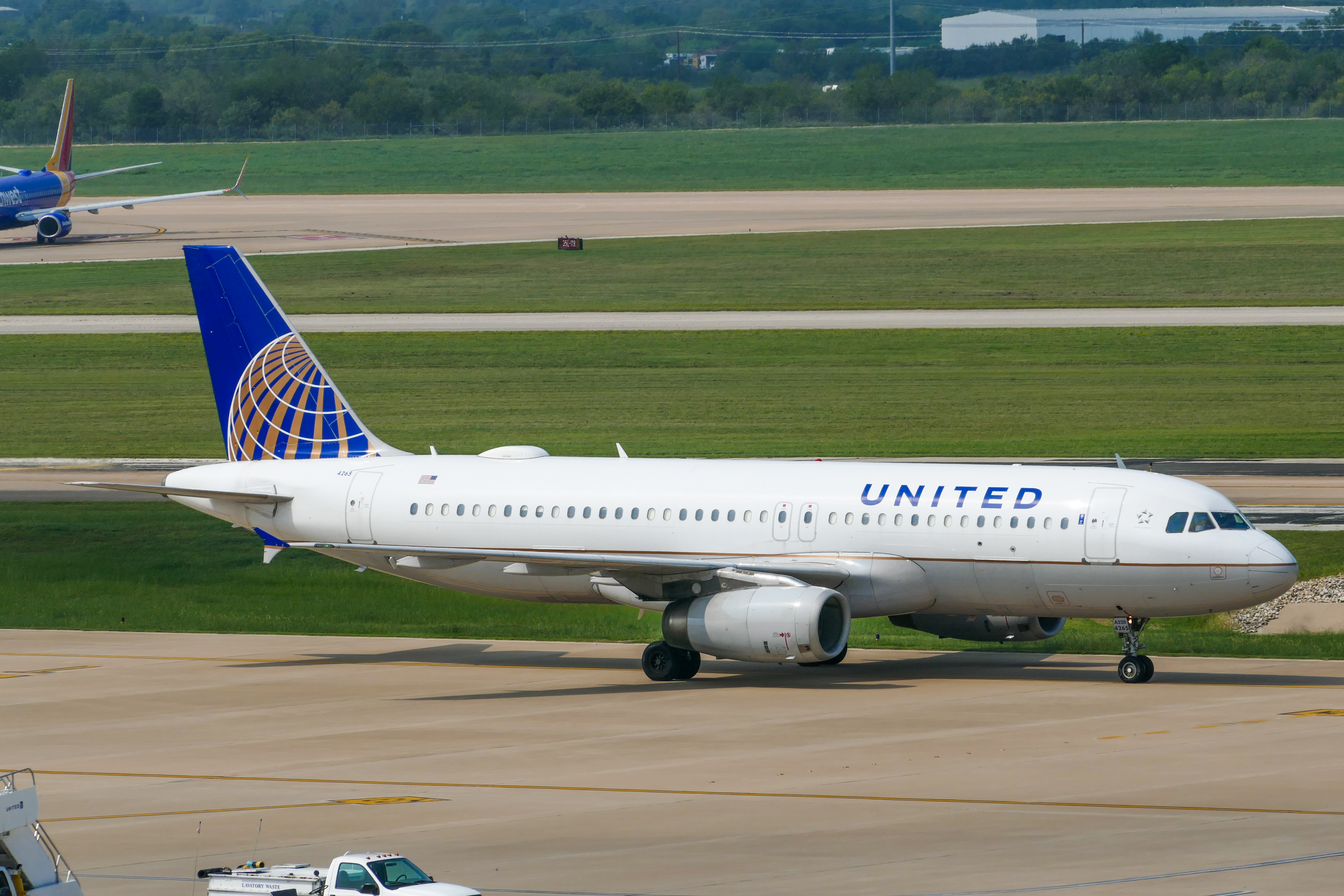 Full size: United Airlines Airbus A320 N465UA  at Austin-Bergstrom International Airport