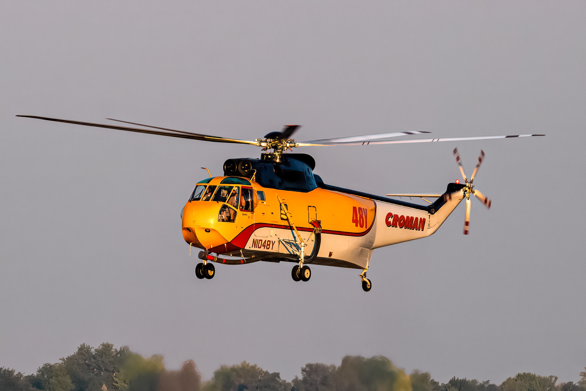 Full size: Croman Helicopters  Sikorsky S-61A N1048Y at Boise Air Terminal/Gowen Field