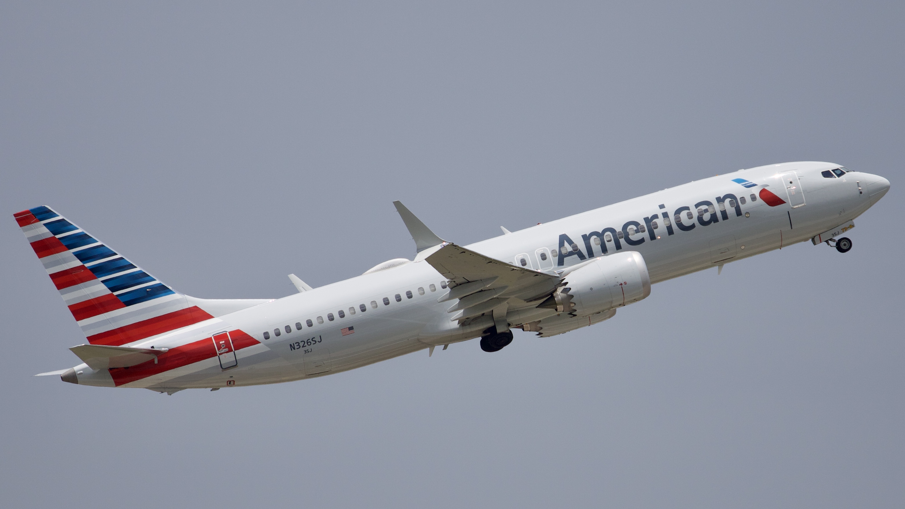 Full size: American Airlines Boeing 737 MAX 8 N326SJ at Houston-George Bush Intercontinental Airport