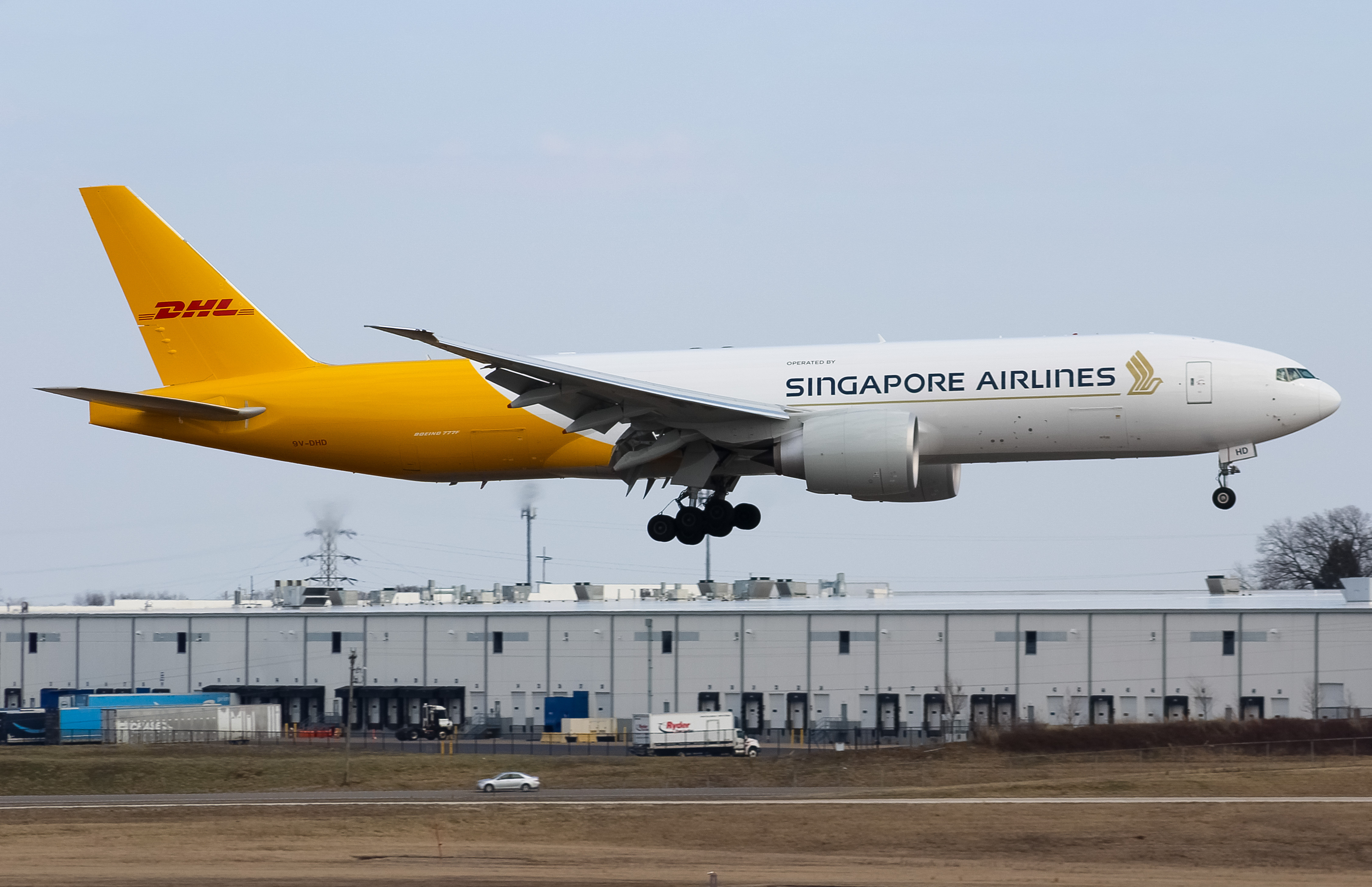 Full size: Singapore Airlines Cargo Boeing 777-200 9V-DHD at Cincinnati/Northern Kentucky International Airport