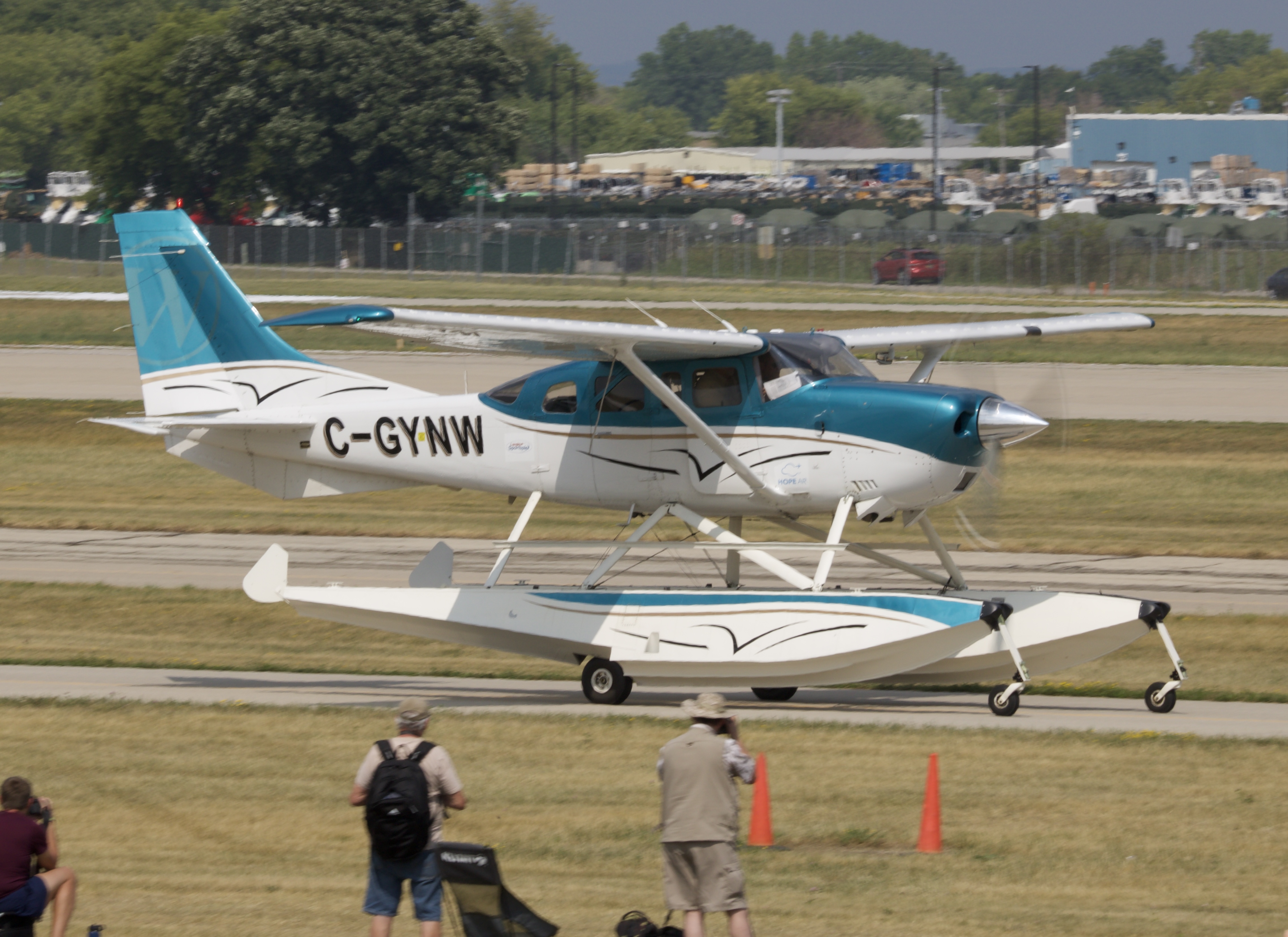 Full size: PRIVATE Cessna Turbo 206H Stationair C-GYNW at Wittman Regional Airport