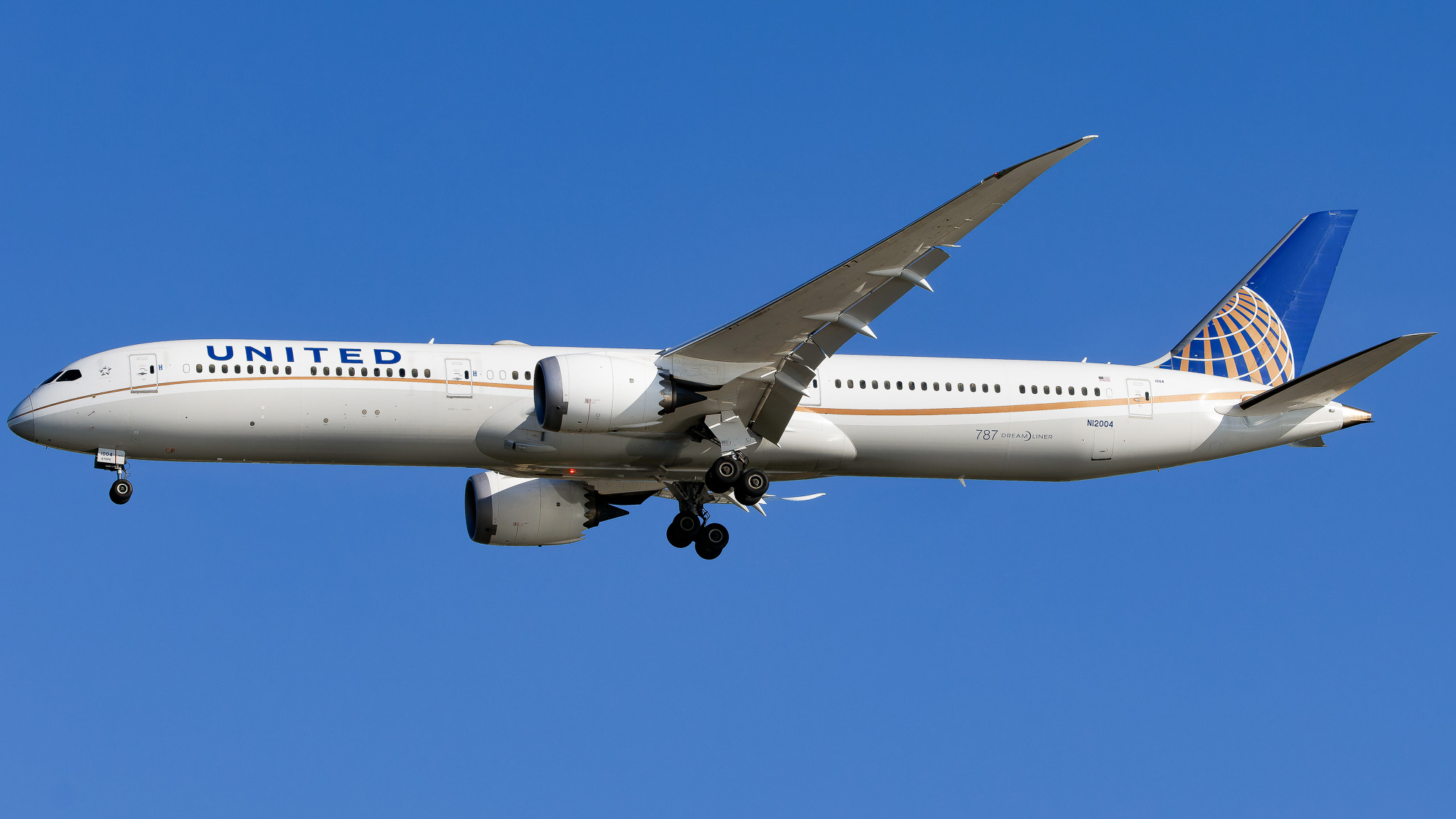 Full size: United Airlines Boeing 787-10 N12004 at Tampa International Airport
