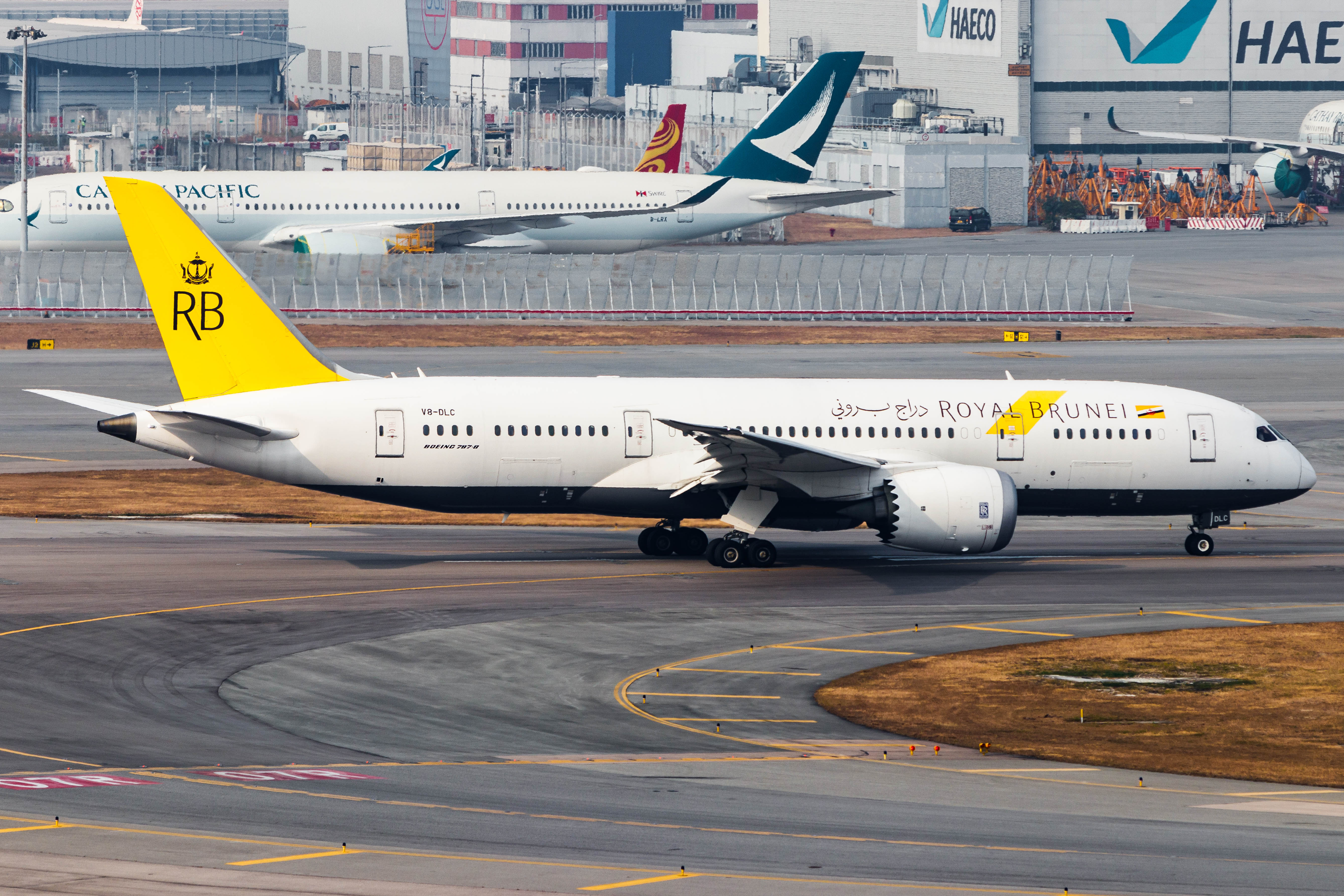 Full size: Royal Brunei Airlines Boeing 787-8 V8-DLC at Hong Kong International Airport