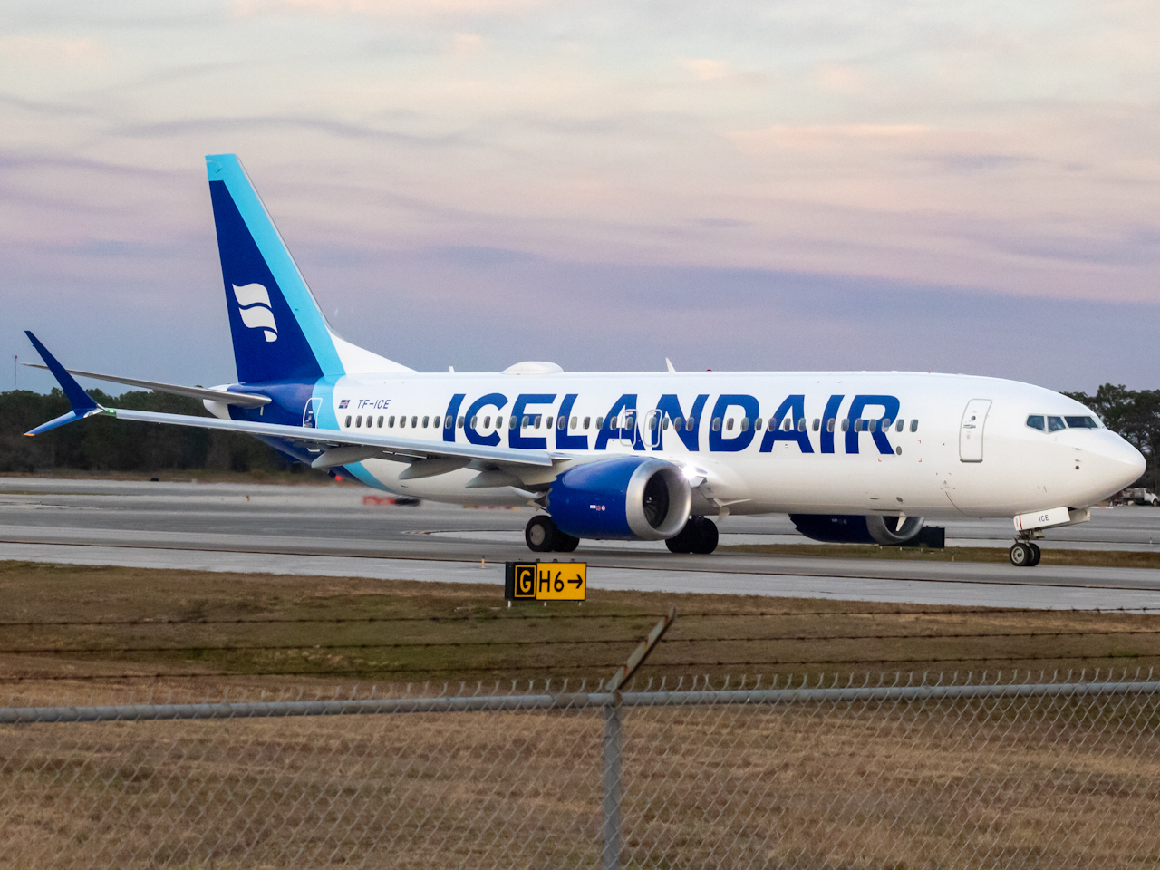 Full size: Icelandair Boeing 737 MAX 8 TF-ICE at Orlando International Airport