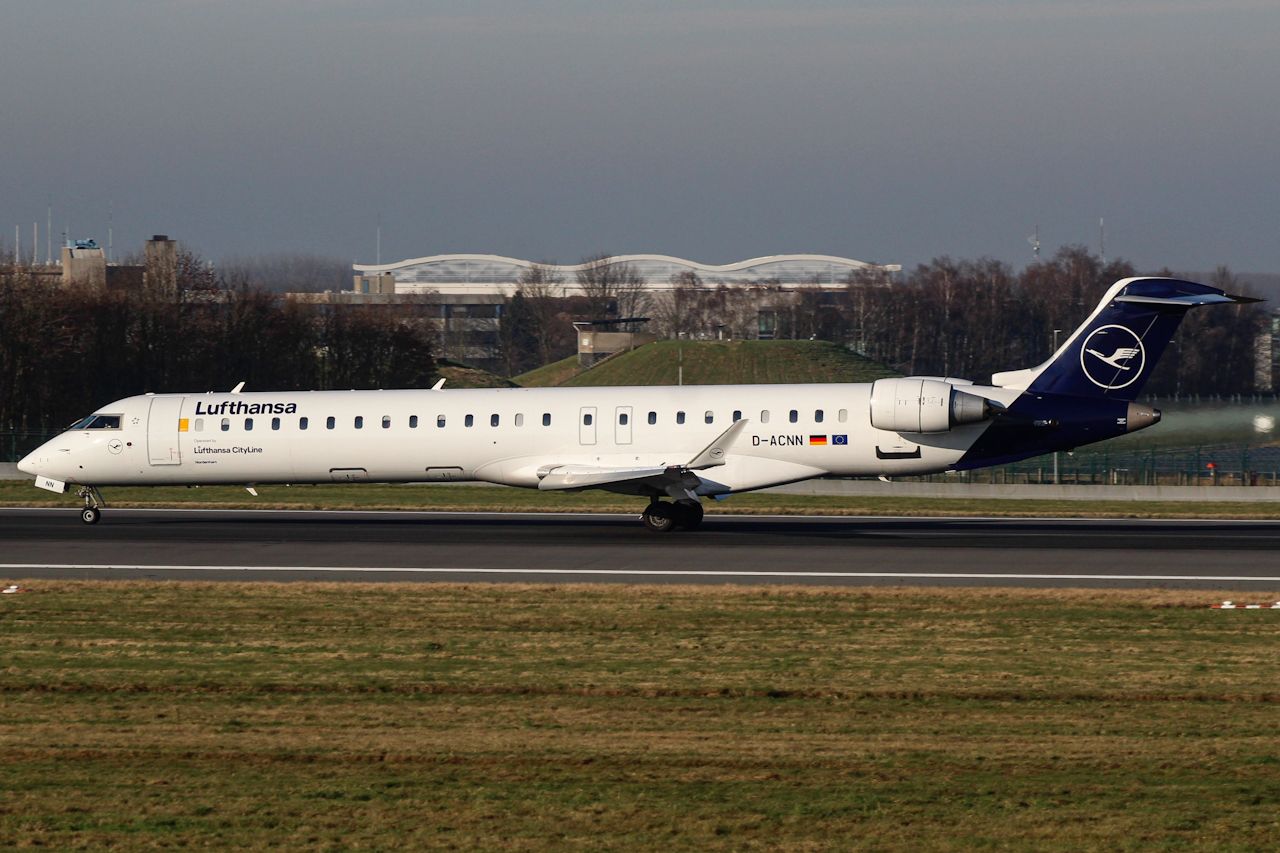 Full size: Lufthansa Mitsubishi CRJ-900 D-ACNN at Brussels Airport