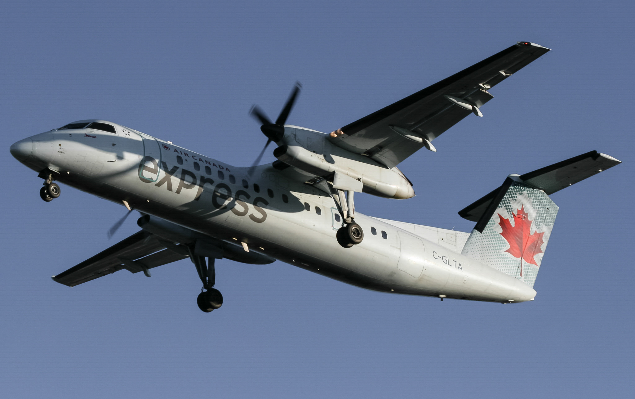 Full size: Air Canada Express De Havilland DHC- 8-300 C-GLTA at Lester B Pearson International Airport