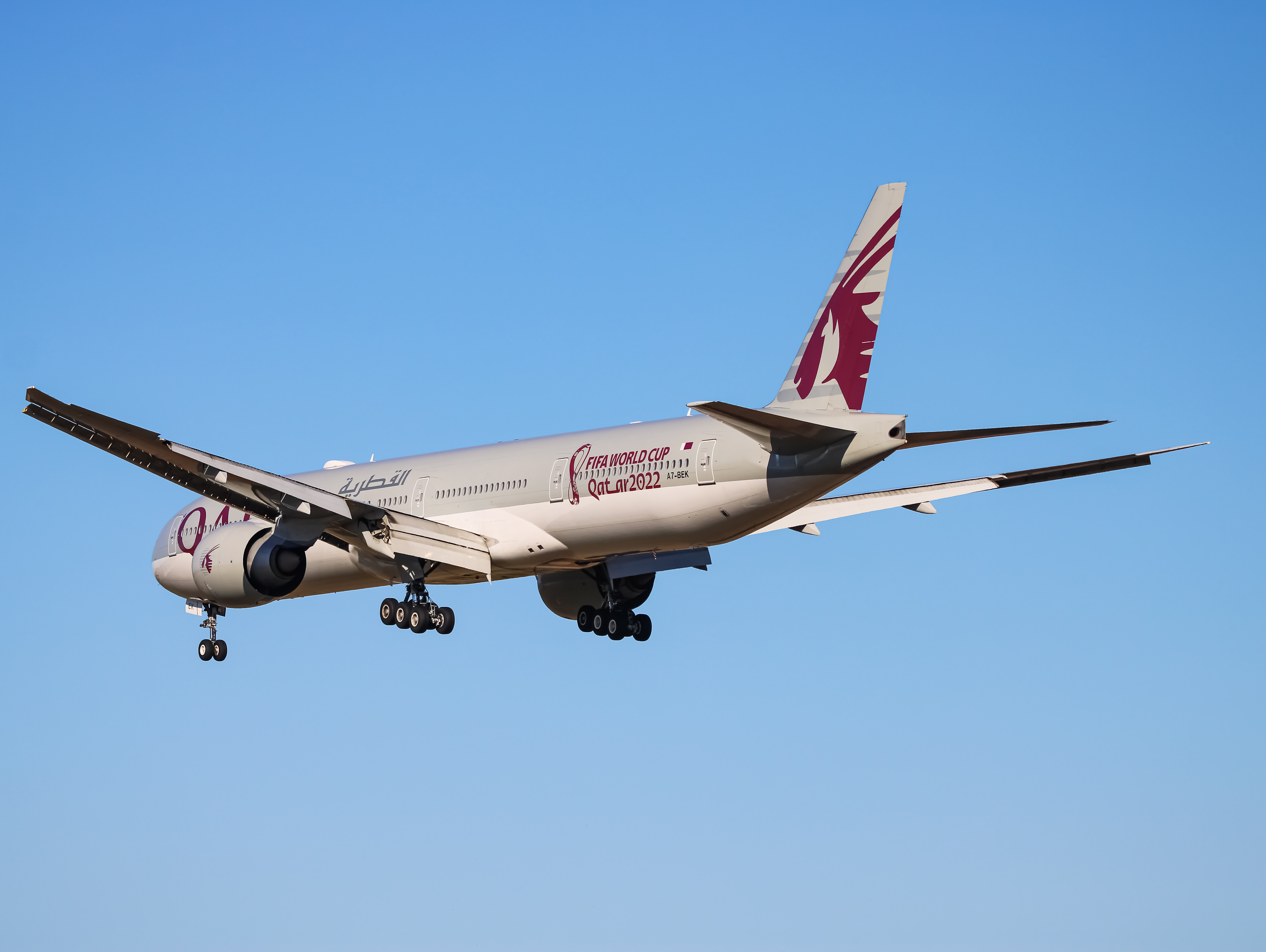 Full size: Qatar Airways Boeing 777-300ER A7-BEK at Washington Dulles International Airport