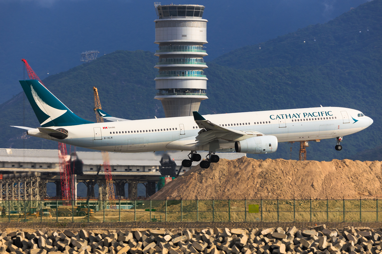 Full size: Cathay Pacific Airbus A330-300 B-HLN at Hong Kong International Airport