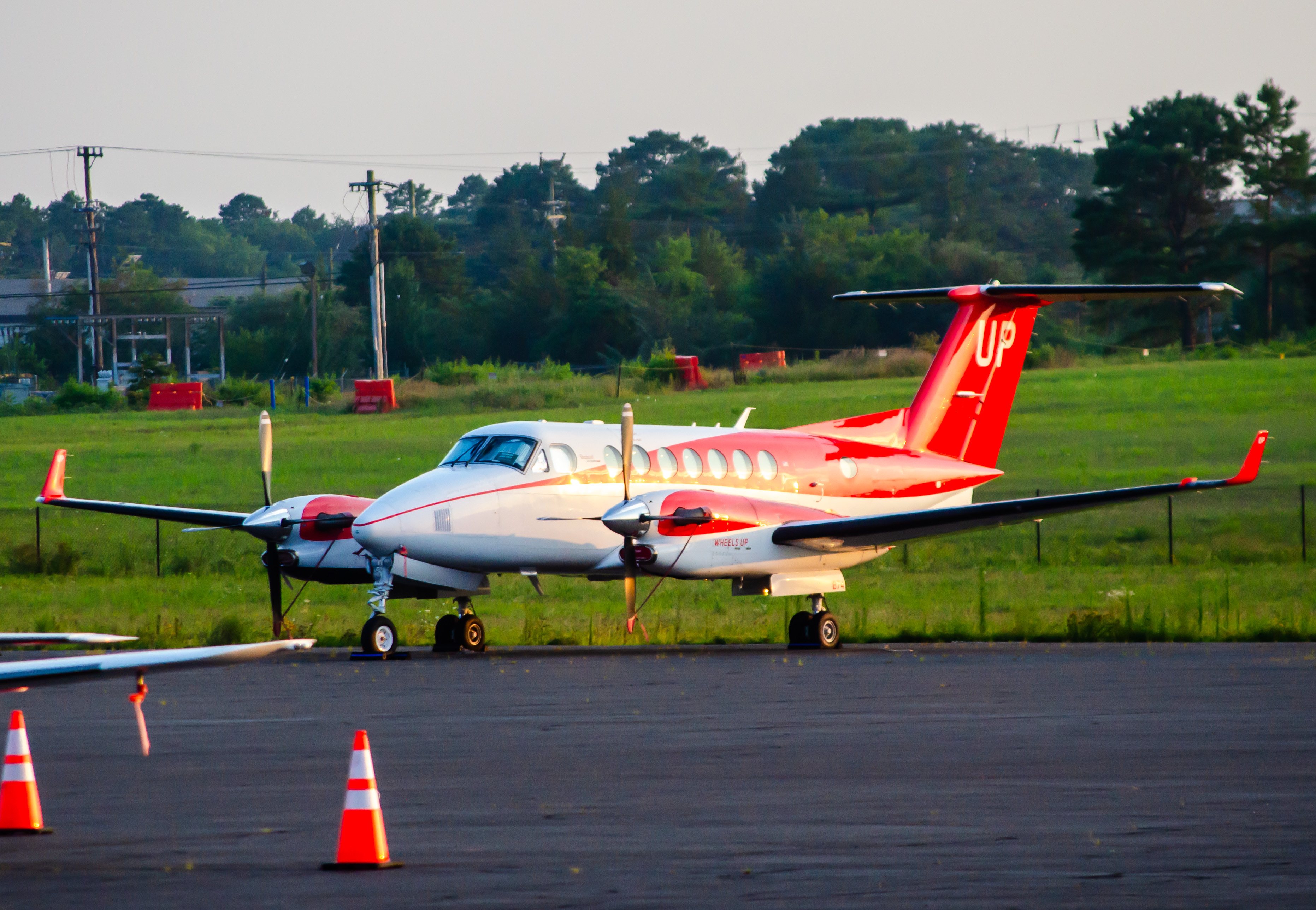 Full size: Wheels Up Beechcraft King Air 350 N837UP at Atlantic City International Airport