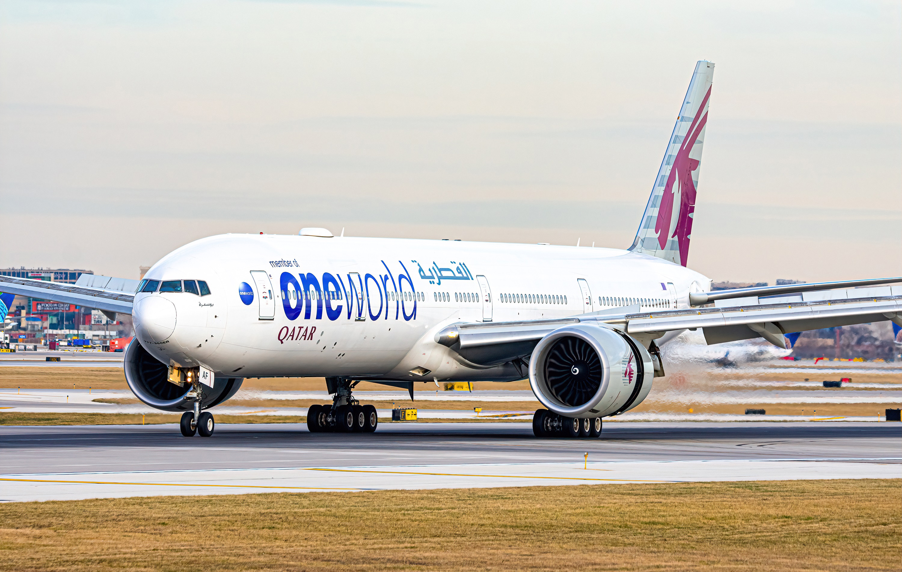 Full size: Qatar Airways Boeing 777-300ER A7-BAF at Chicago O'Hare International Airport