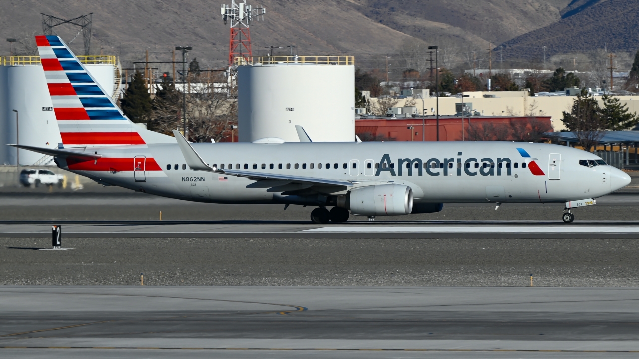 Full size: American Airlines Boeing 737-800 N862NN at Reno/Tahoe International Airport