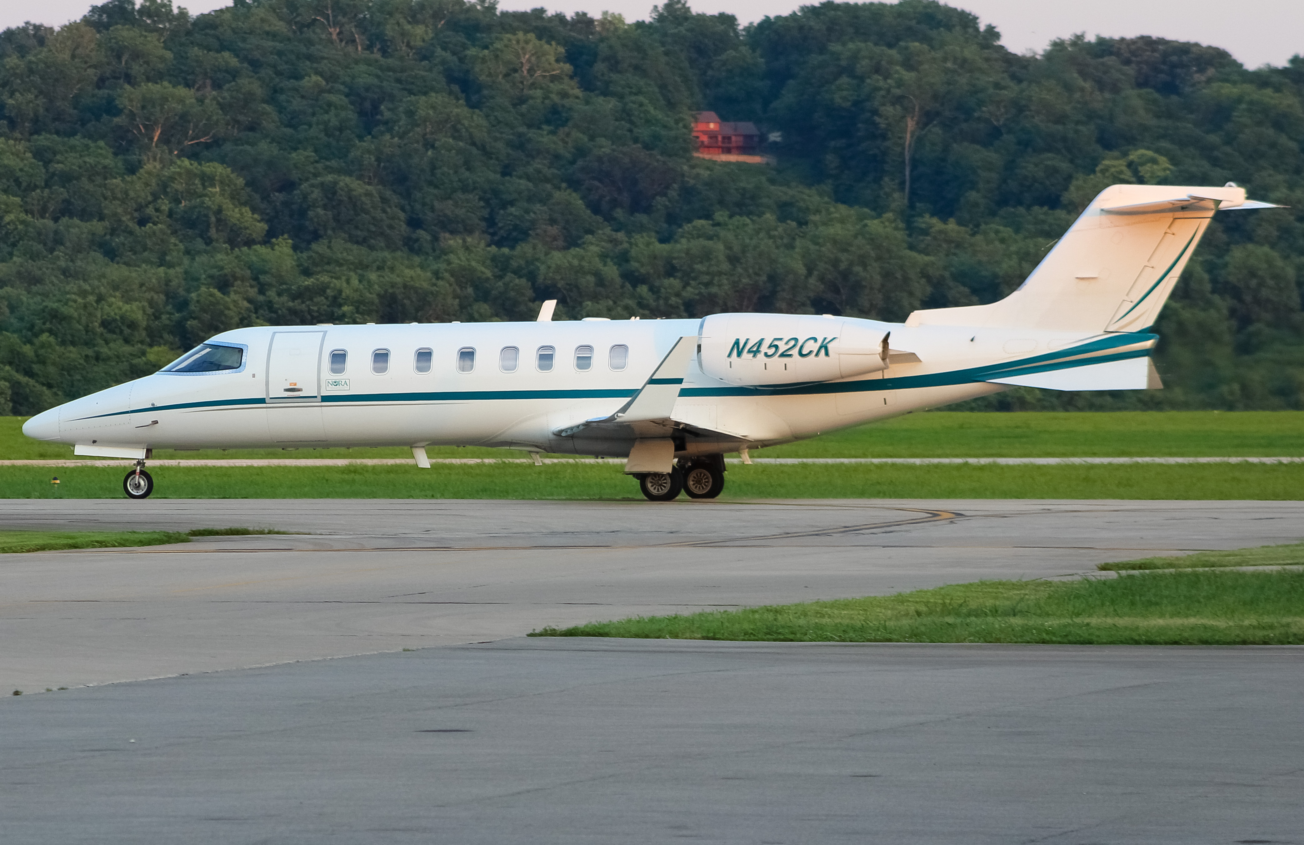 Full size: Kalitta Charters Learjet 45 N452CK at Cincinnati Municipal Airport/Lunken Field