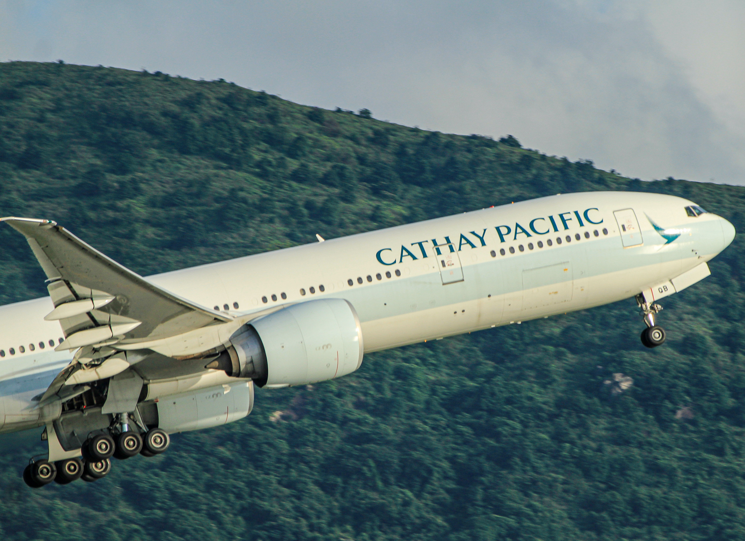 Full size: Cathay Pacific Boeing 777-300ER B-KQB at Hong Kong International Airport