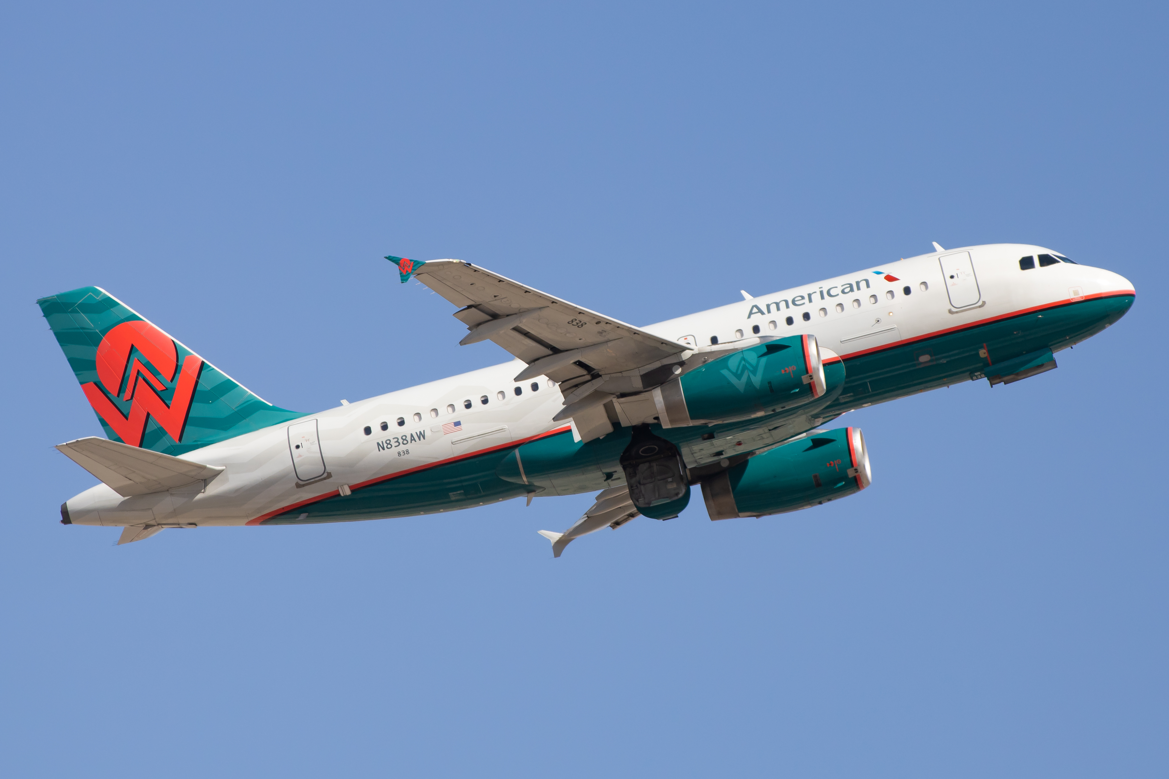 Full size: American Airlines Airbus A319 N838AW at Phoenix Sky Harbor International Airport