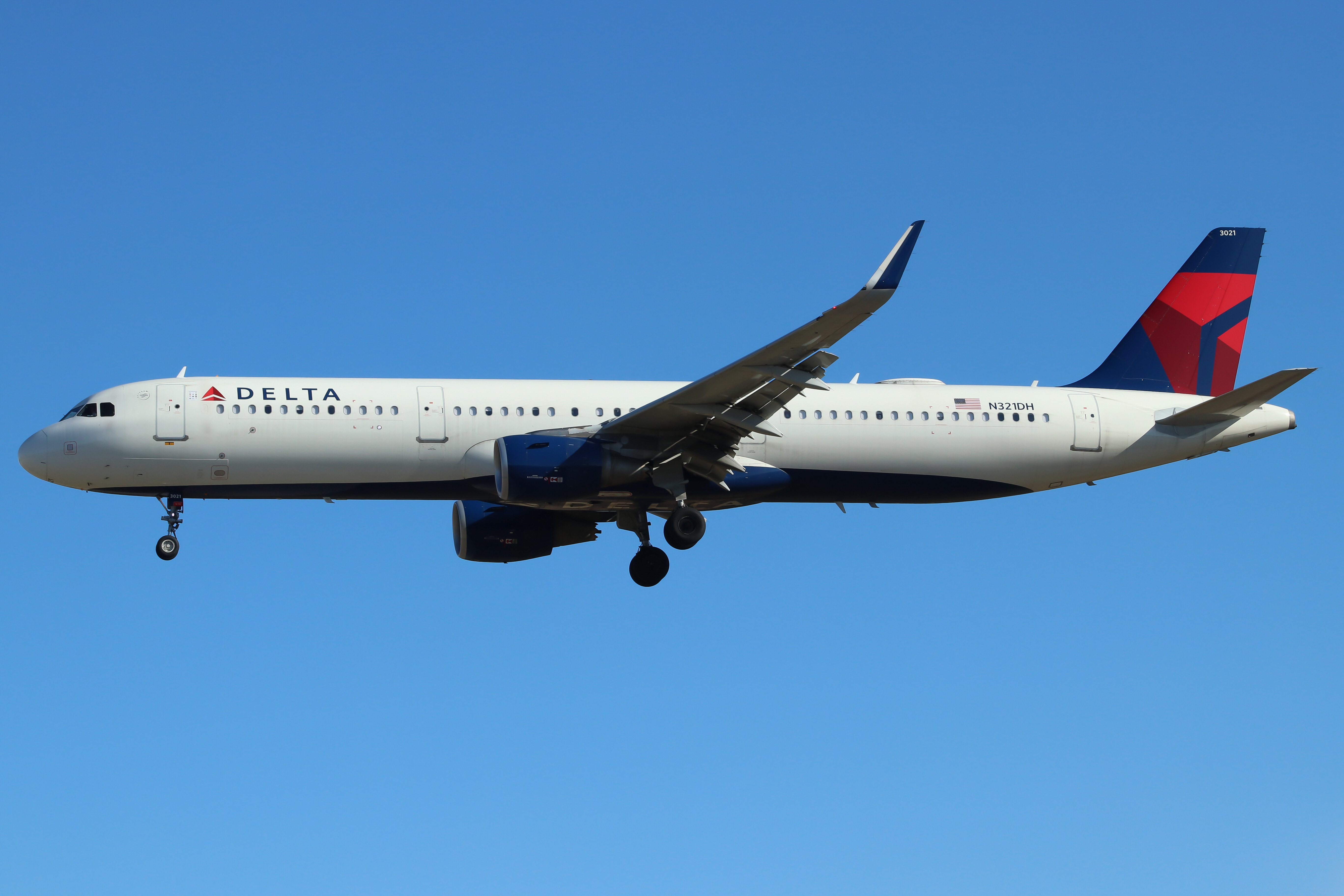 Full size: Delta Airlines Airbus A321-200 N321DH at Baltimore/Washington International Thurgood Marshall Airport