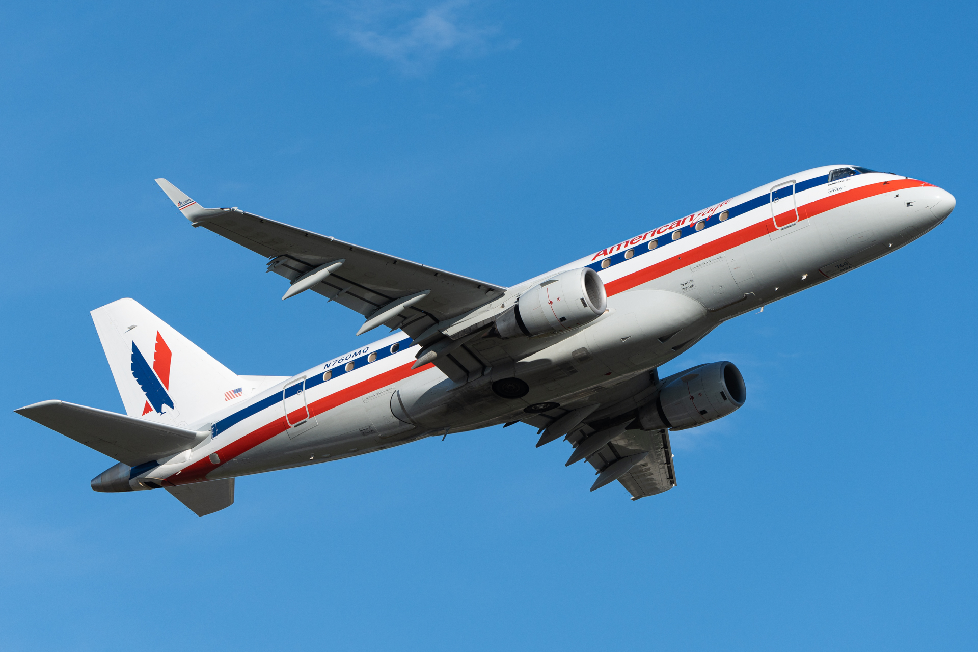 Full size: American Airlines Embraer E170 N760MQ at Manchester Airport