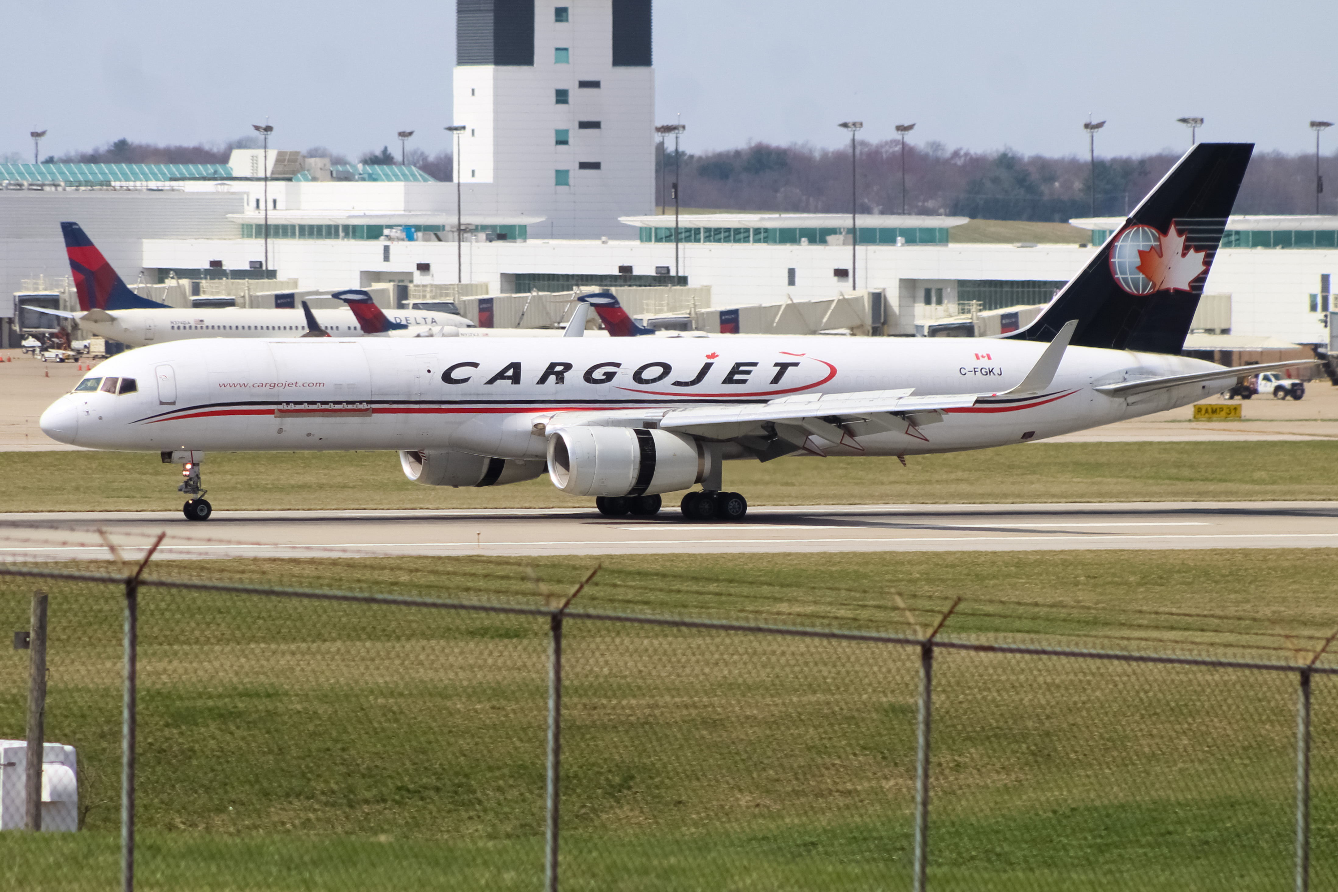 Full size: Cargo Jet Boeing 757-200 C-FGKJ at Cincinnati/Northern Kentucky International Airport