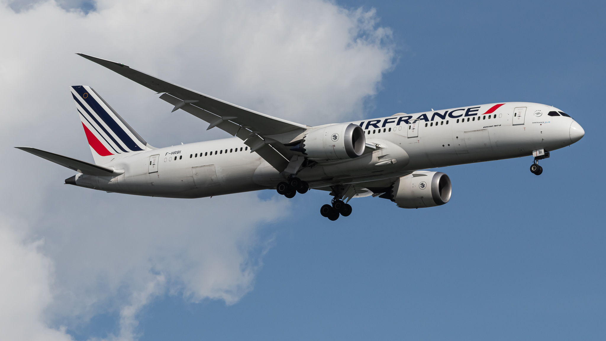 Full size: Air France Boeing 787-9 F-HRBI at Singapore-Changi Airport