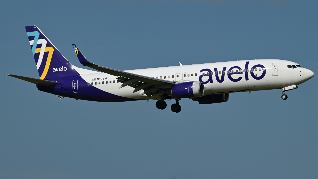 Full size: Avelo Airlines Boeing 737-800 N806VL at Orlando International Airport