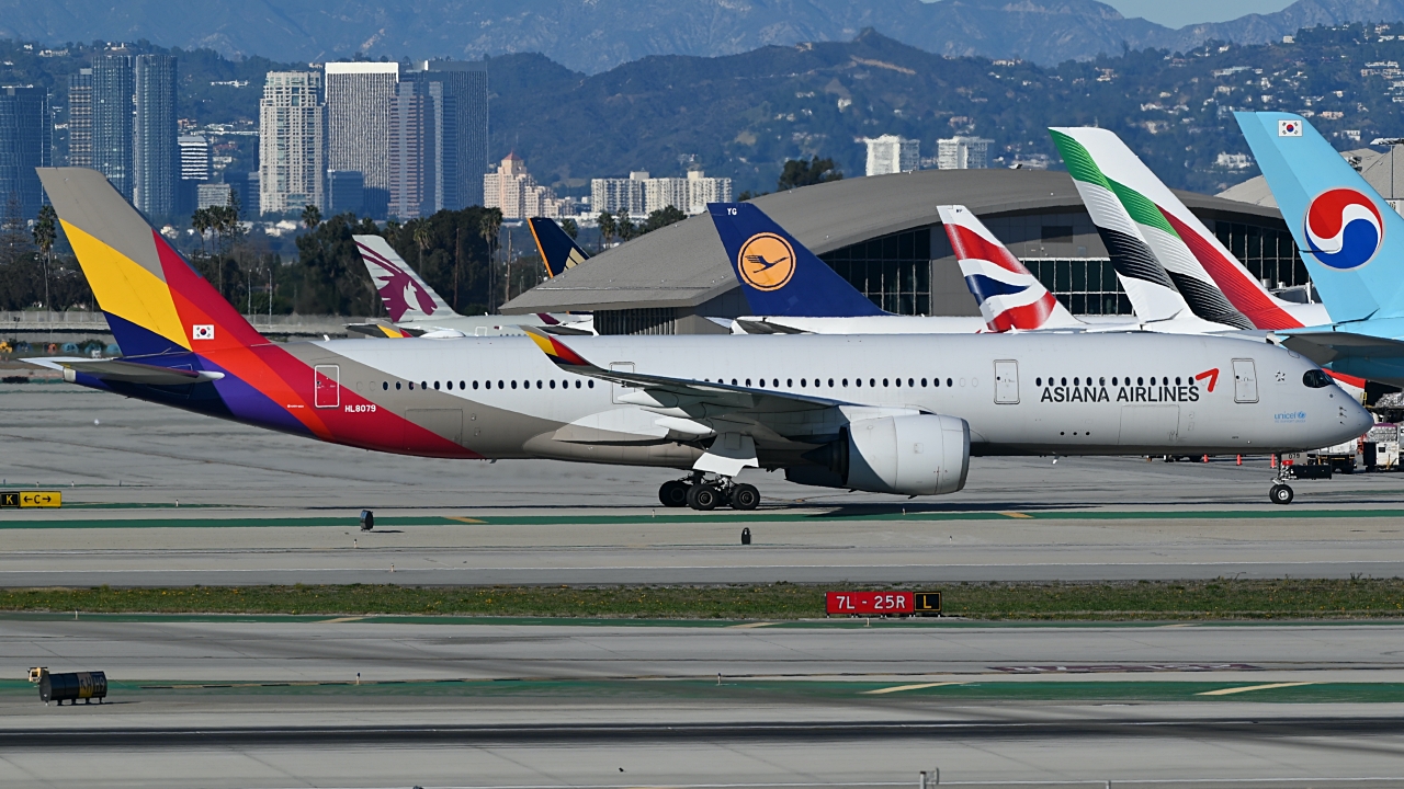 Full size: Asiana Airlines Airbus A350-900 HL8079 at Los Angeles International Airport