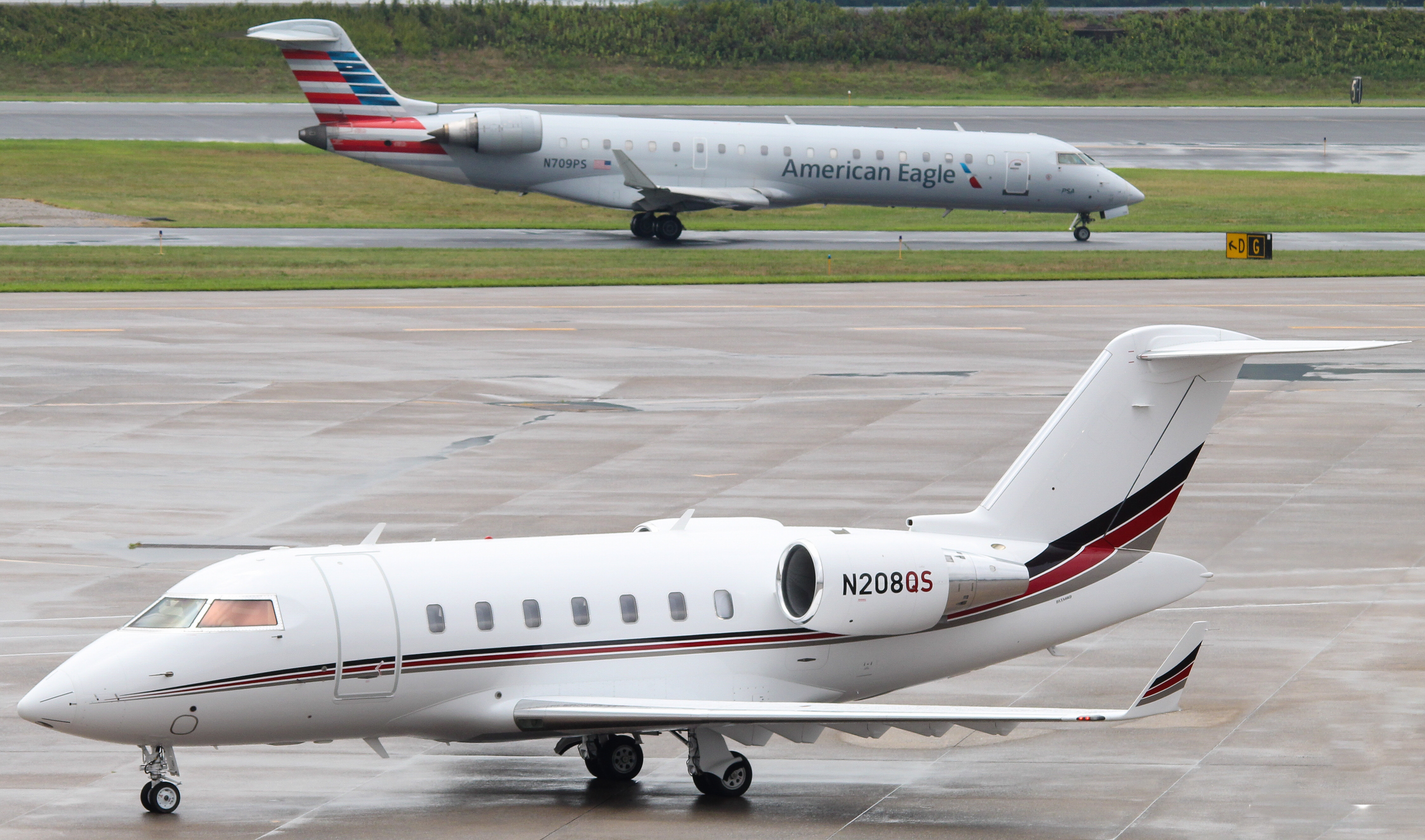 Full size: PRIVATE Bombardier Challenger 600 N208QS at Harrisburg International Airport