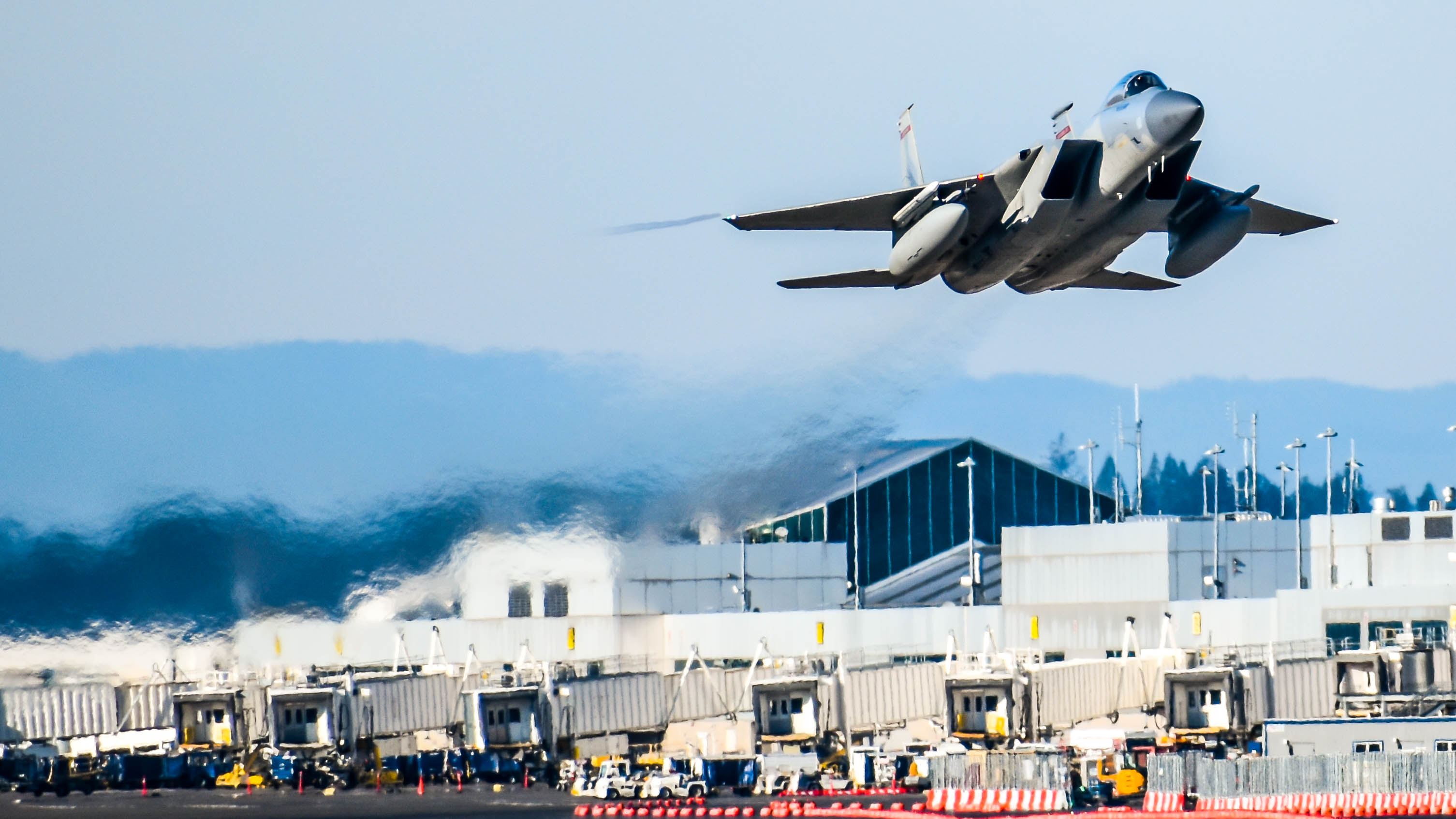 Full size: Oregon Air National Guard McDonnell Douglas F-15 Eagle 84002 at Portland International Airport