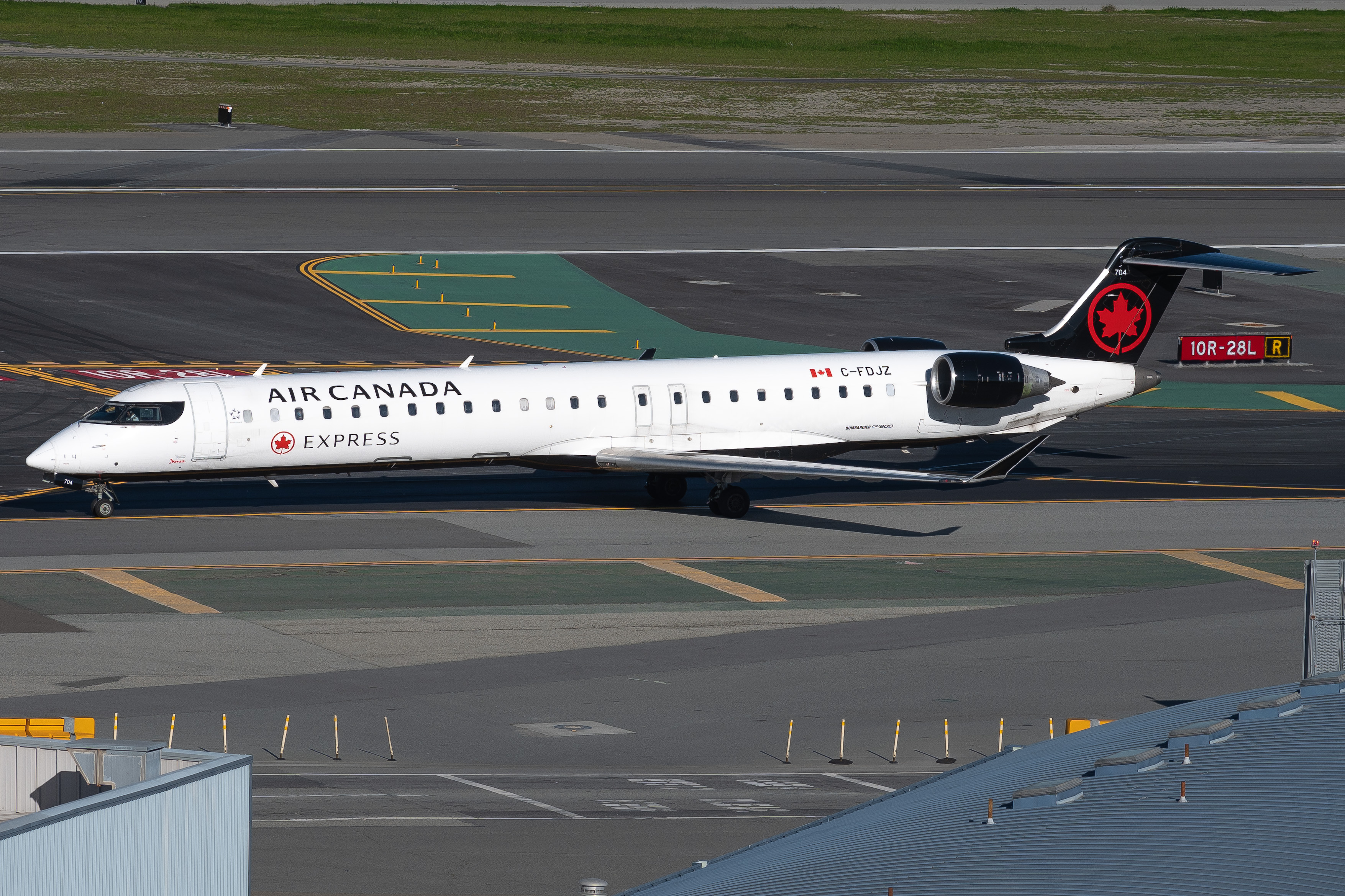Full size: Air Canada Express Mitsubishi CRJ-900 C-FDZJ at San Francisco International Airport