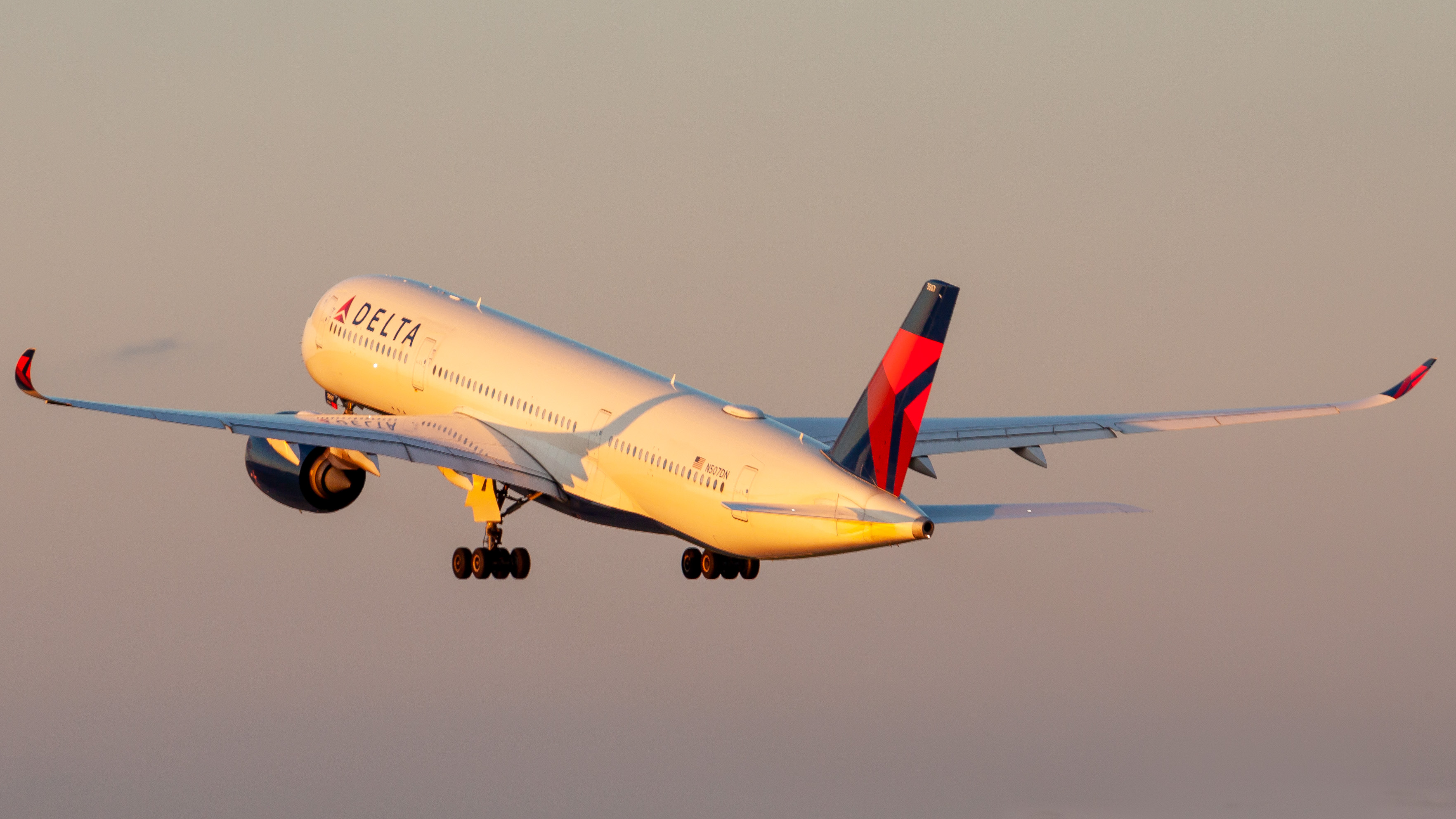 Full size: Delta Airlines Airbus A350-900 N507DN at Orlando International Airport