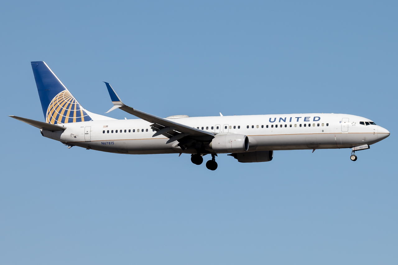 Full size: United Airlines Boeing 737-900ER N67815 at Boise Air Terminal/Gowen Field