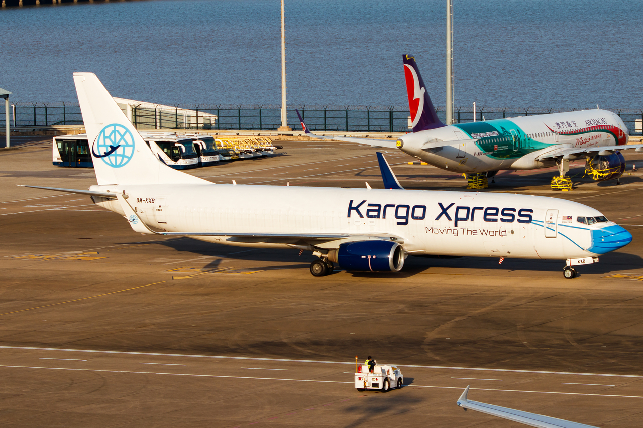 Full size: Kargo Xpress Boeing 737-800 9M-KXB at Macau International Airport