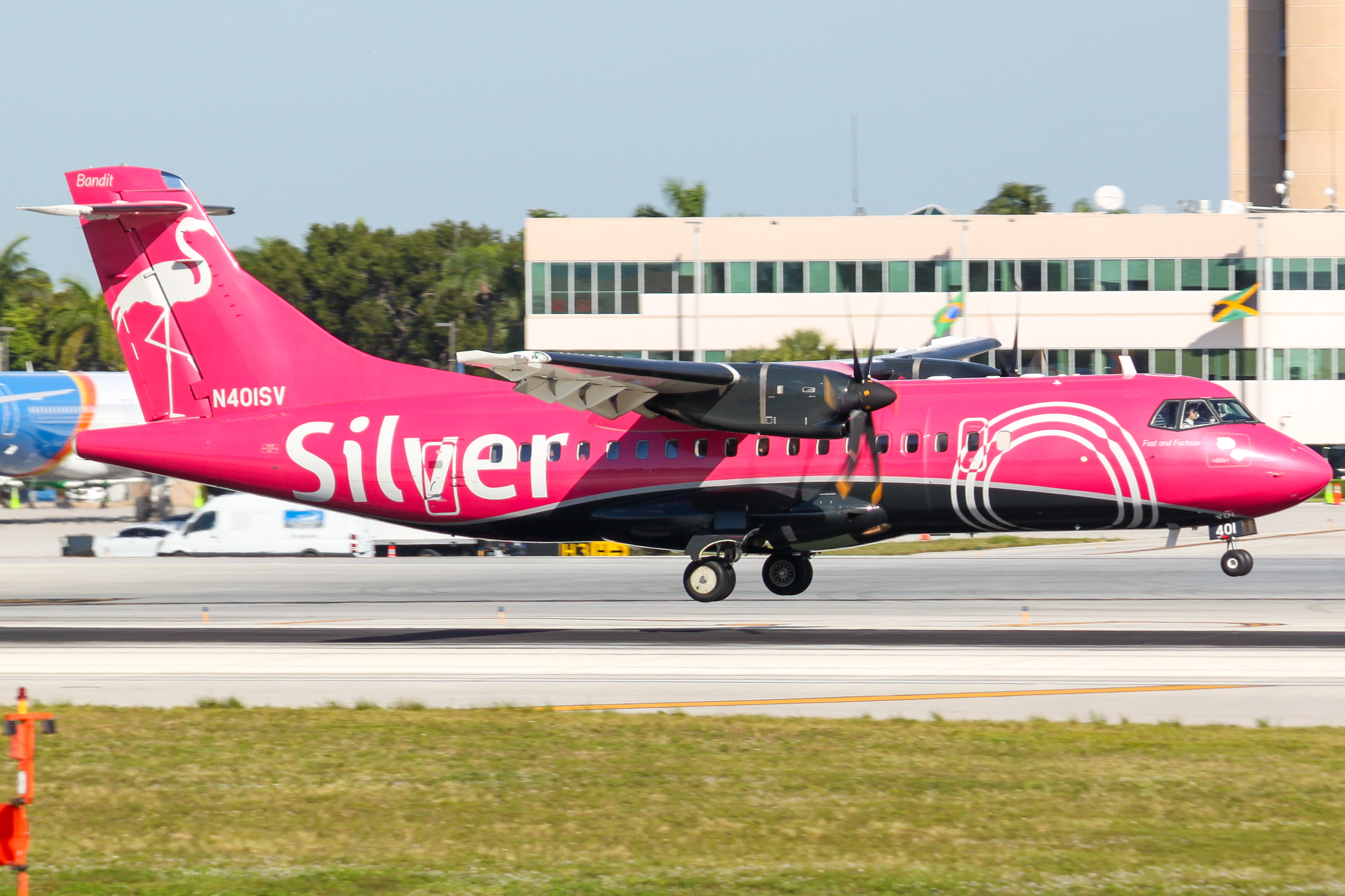 Full size: Silver Airways ATR 42-600 N401SV at Fort Lauderdale/Hollywood International Airport